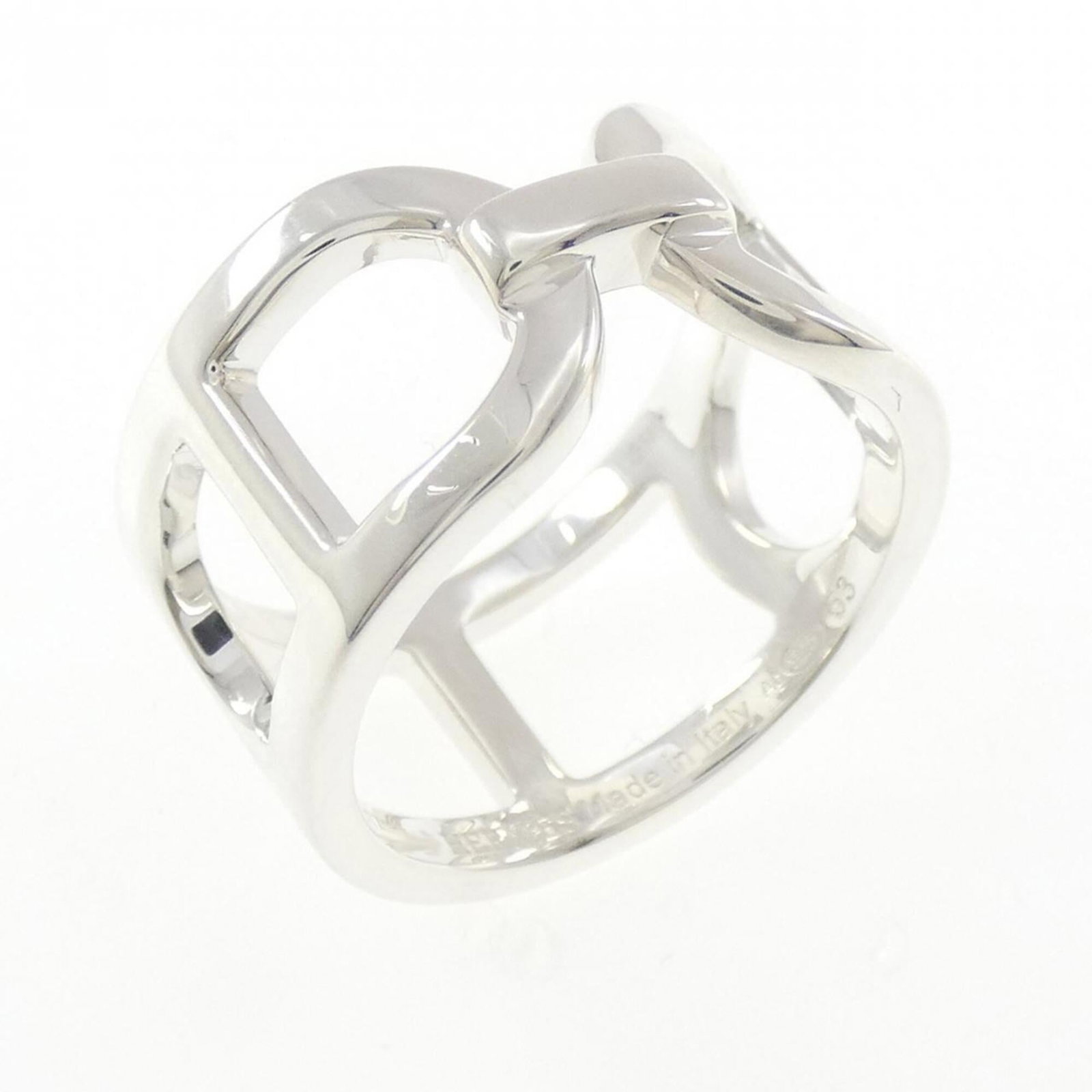 Hermes Band Ring Silver 925: Hermes Band Ring Silver 925 Silver 925 band ring from Hermes features a sleek design with a subtle width of 10.9mm and a weight of 5.7g. This used item shows some traces of usage, including scratches 