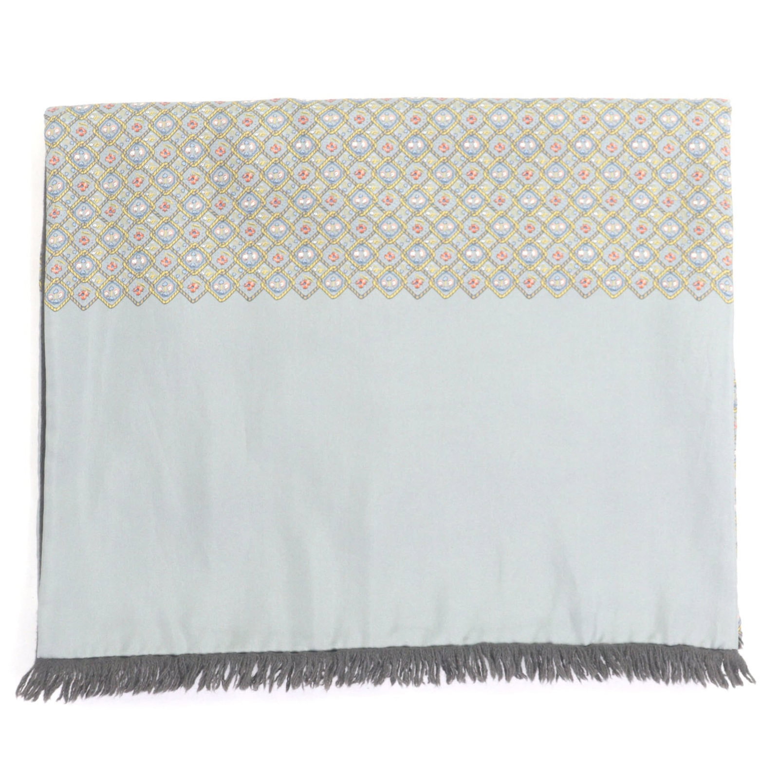Hermes Stole Silk 100% Angora 100%: Hermes Stole Silk 100% Angora 100% The Hermes Stole Silk 100% Angora 100% features a luxurious gray color and is crafted from high-quality silk and 100% angora material. Measuring 1.39m x 42cm, this