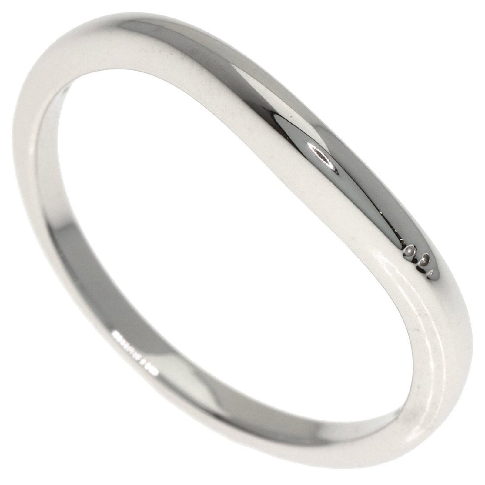 Bvlgari Band Ring Platinum 950: Bvlgari Band Ring Platinum 950 Platinum 950 Bvlgari Band Ring in excellent used condition. This elegant band ring features platinum 950 material and boasts a sleek design. Minor scratches and traces