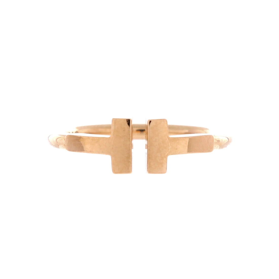Wire ring in rose gold 18K by Tiffany: Wire ring in rose gold 18K by Tiffany Tiffany & Co.'s wire ring in rose gold 18K features a sleek design with a subtle, sophisticated charm. Made from high-quality 18K rose gold, this ring boasts a ti