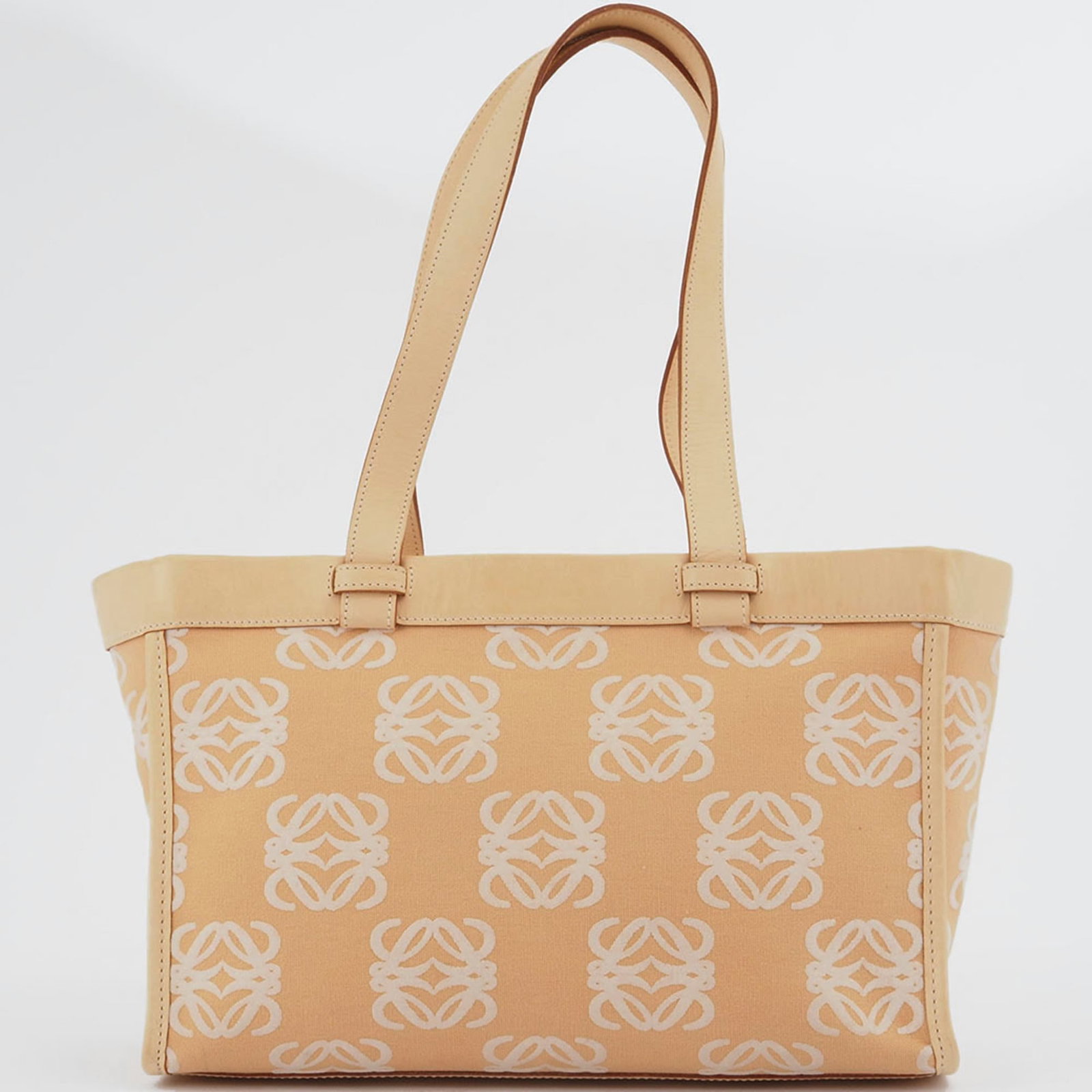 Loewe Handbag Canvas Leather: Loewe Handbag Canvas Leather Canvas and leather come together in this unique Loewe handbag, showcasing a natural beige color. The bag's canvas and leather construction gives it a distinctive look, whi