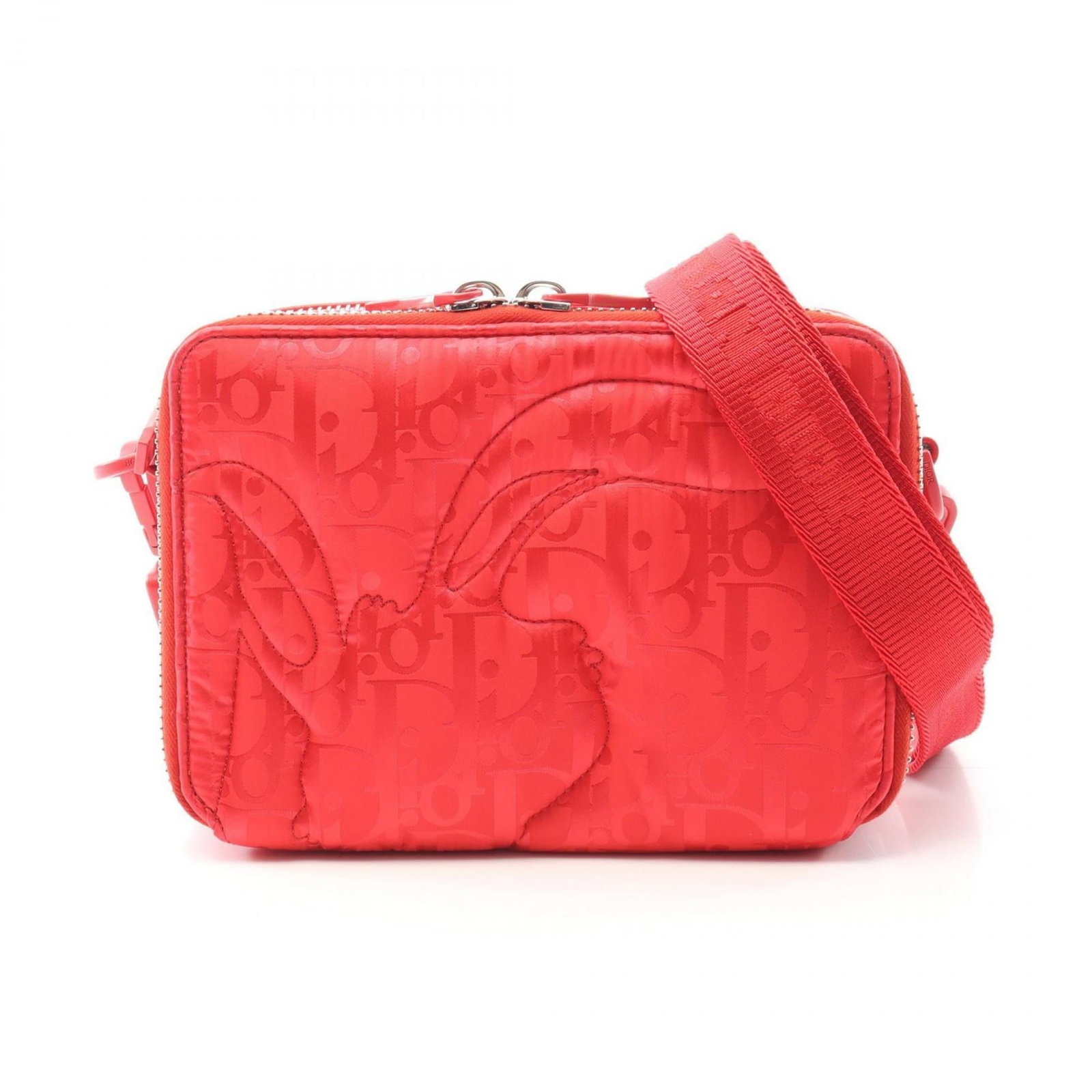 Christian Dior Shoulder Bag Nylon Leather: Christian Dior Shoulder Bag Nylon Leather This Christian Dior shoulder bag features a striking red color and combines nylon and leather materials for a unique look. The bag has some minor scratches