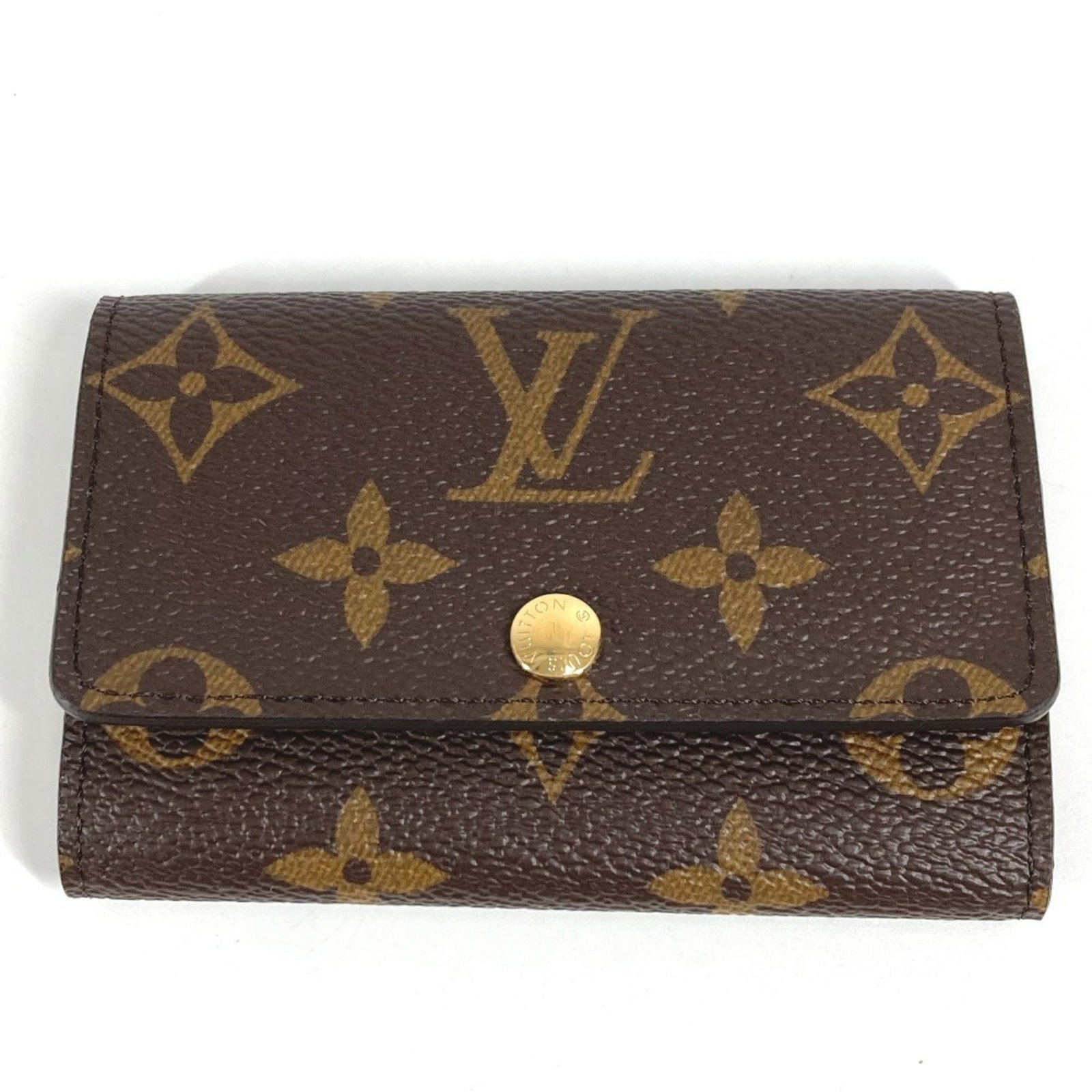 Louis Vuitton Keycase Monogram: Louis Vuitton Keycase Monogram Brown Monogram Louis Vuitton Keycase. This used keycase features the iconic monogram pattern and has been well-maintained, with hardly any signs of usage. The condition 
