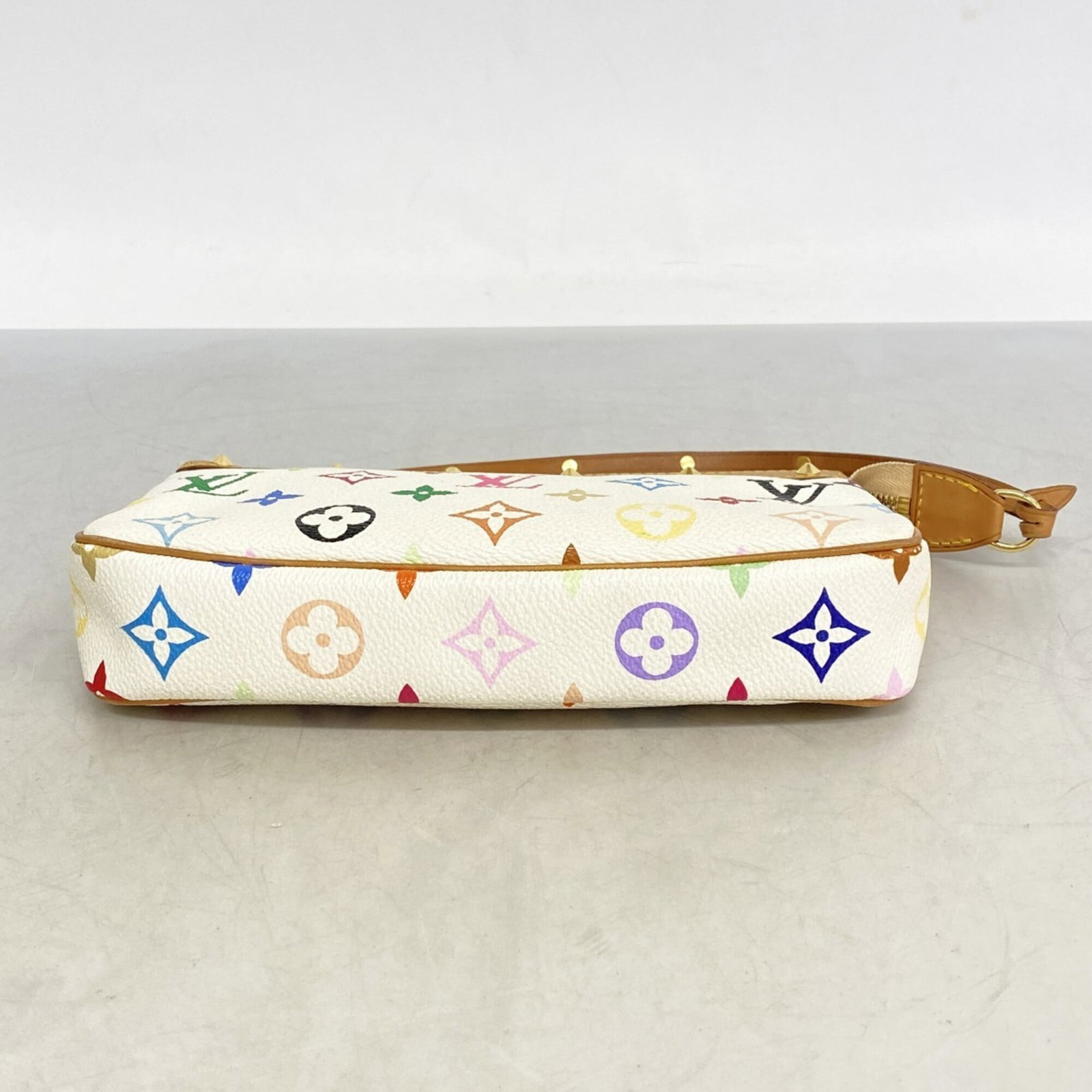 Louis Vuitton Pouch - 3