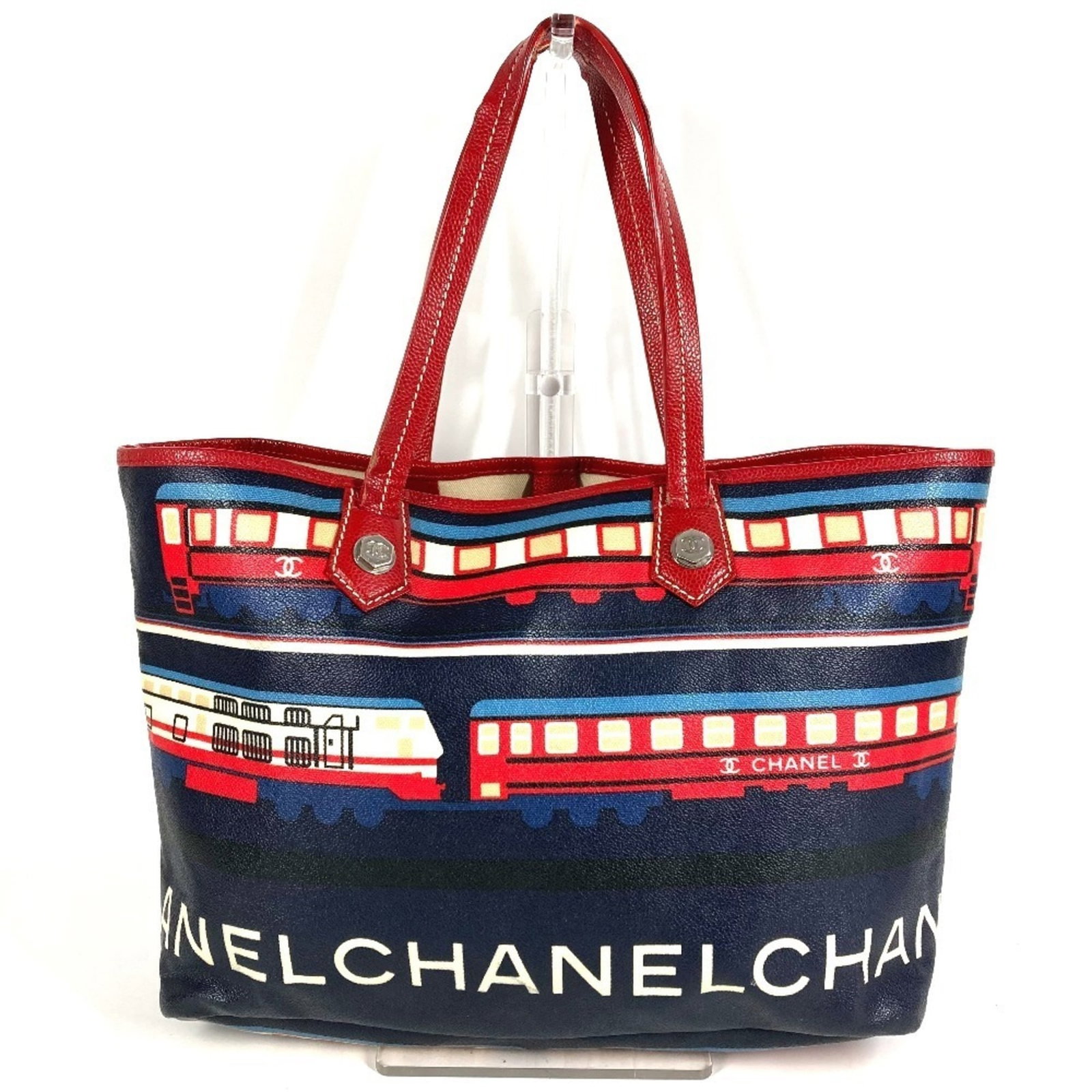 Chanel Shoulder Bag Tote Bag Leather Pvc: Chanel Shoulder Bag Tote Bag Leather Pvc Navy and red leather pvc Chanel shoulder bag tote in good used condition. The bag features a classic design with a spacious interior and durable materials. Tra