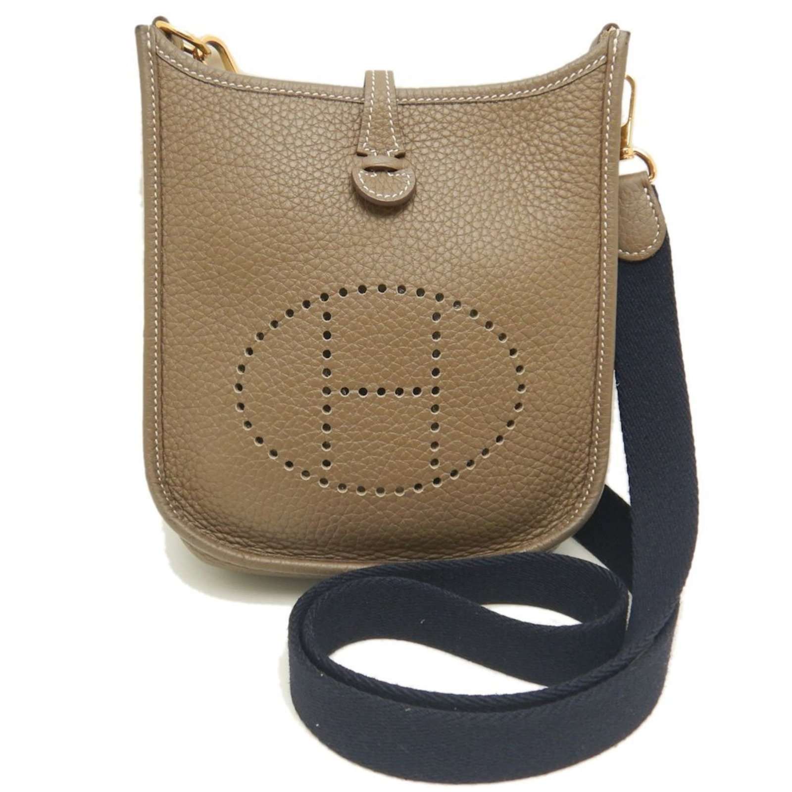 Hermes Shoulder Bag Togo Leather: Hermes Shoulder Bag Togo Leather Togo leather craftsmanship shines in this pre-owned Hermes shoulder bag, boasting a timeless etoupe gray hue. With its classic design and understated elegance, this