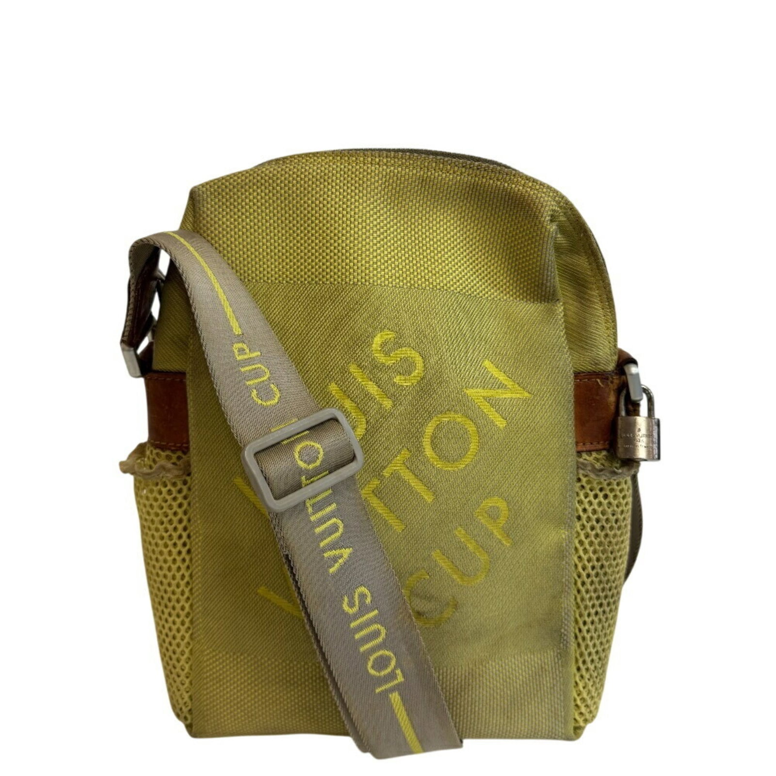 Louis Vuitton Pochette Shoulder Bag Canvas: Louis Vuitton Pochette Shoulder Bag Canvas This Louis Vuitton Pochette Shoulder Bag Canvas in yellow canvas boasts a classic design with clean lines and timeless elegance. With its durable canvas mate