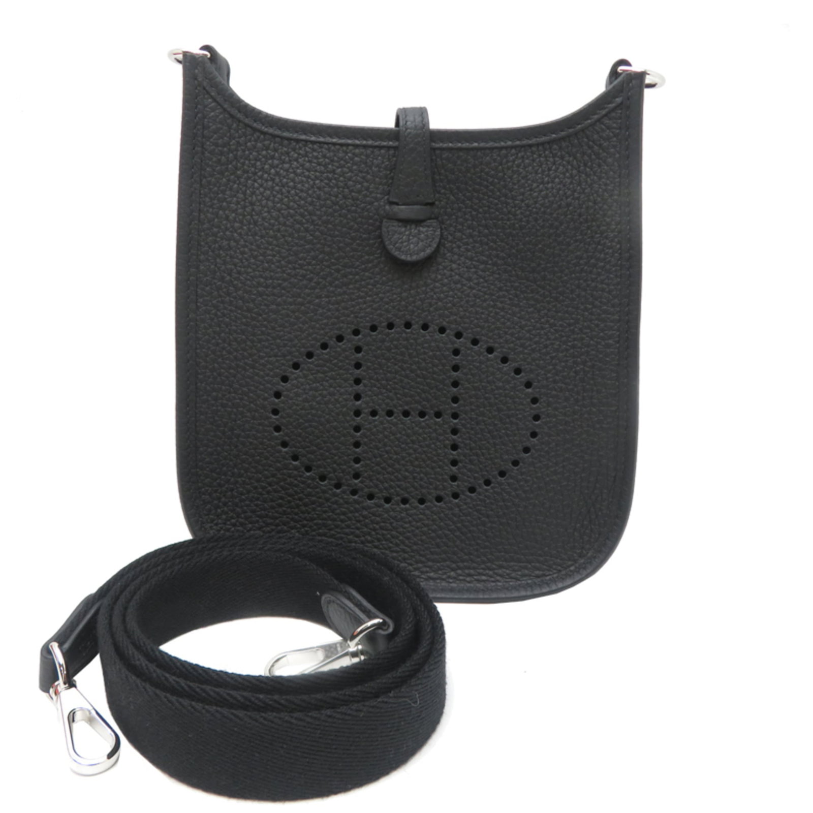 Hermes Shoulder Bag Taurillon Clemence Leather: Hermes Shoulder Bag Taurillon Clemence Leather The Hermes Taurillon Clemence Leather Shoulder Bag boasts a sleek black design with subtle scratches and minor dirt marks, giving it a worn-in look. Made