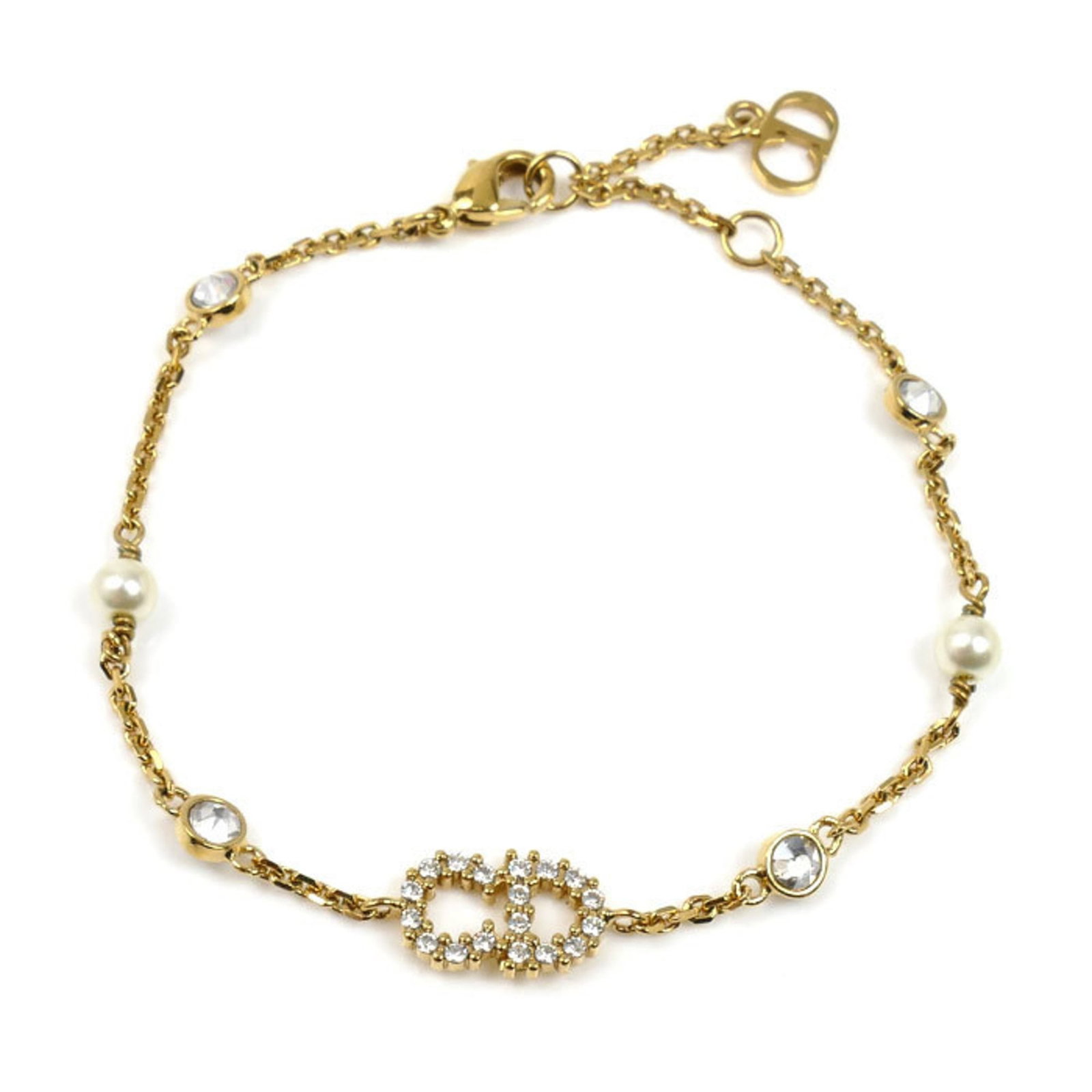 Christian Dior Charm Bracelet Metal: Christian Dior Charm Bracelet Metal The Christian Dior Charm Bracelet Metal boasts a sleek metal design and a length of 16cm-19cm, offering a versatile accessory for everyday wear. With traces of usag
