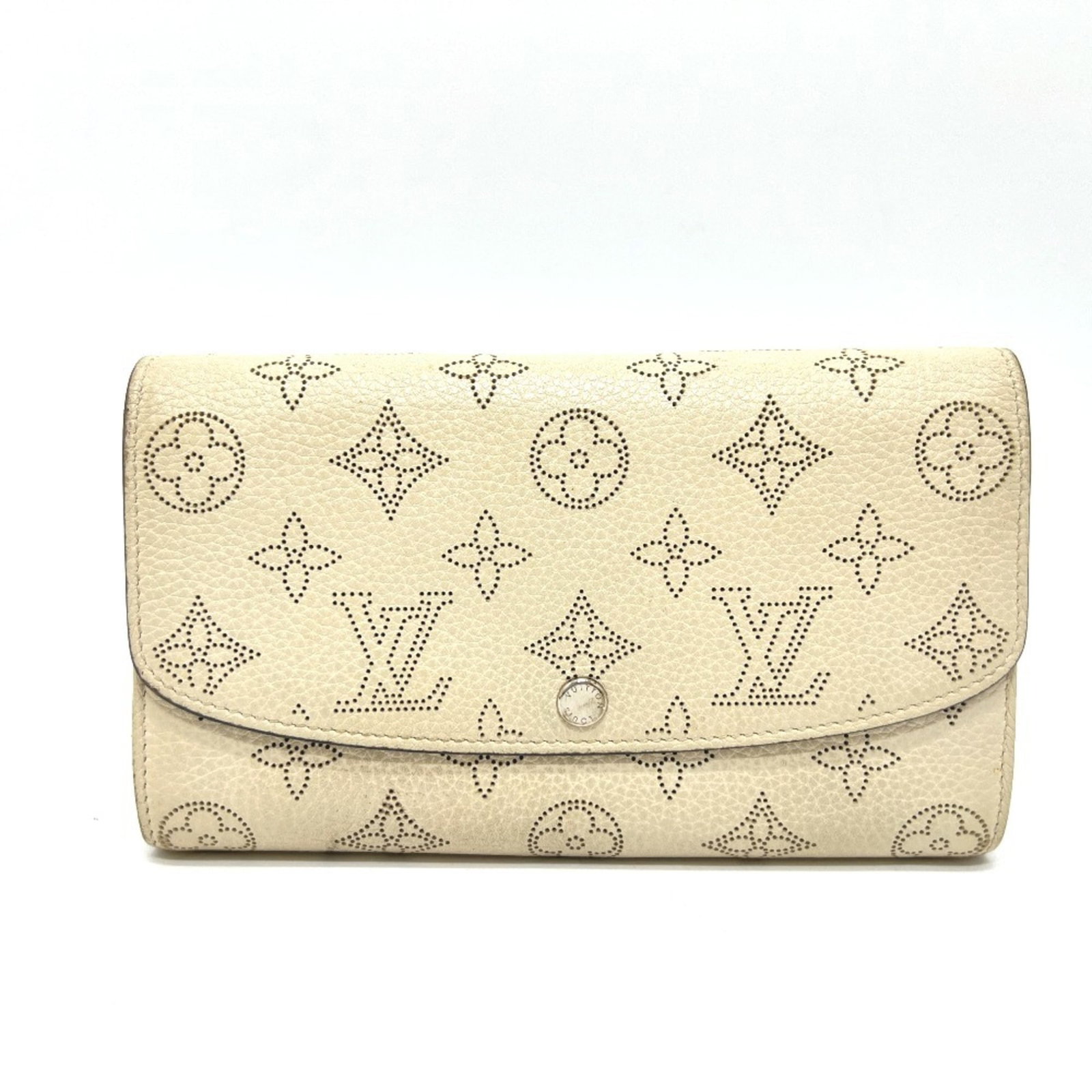 Louis Vuitton Long Wallet (Bi-Fold) Leather: Louis Vuitton Long Wallet (Bi-Fold) Leather This Louis Vuitton long wallet features a classic bi-fold design with clean lines and timeless elegance. Made from high-quality white leather, its spacious 