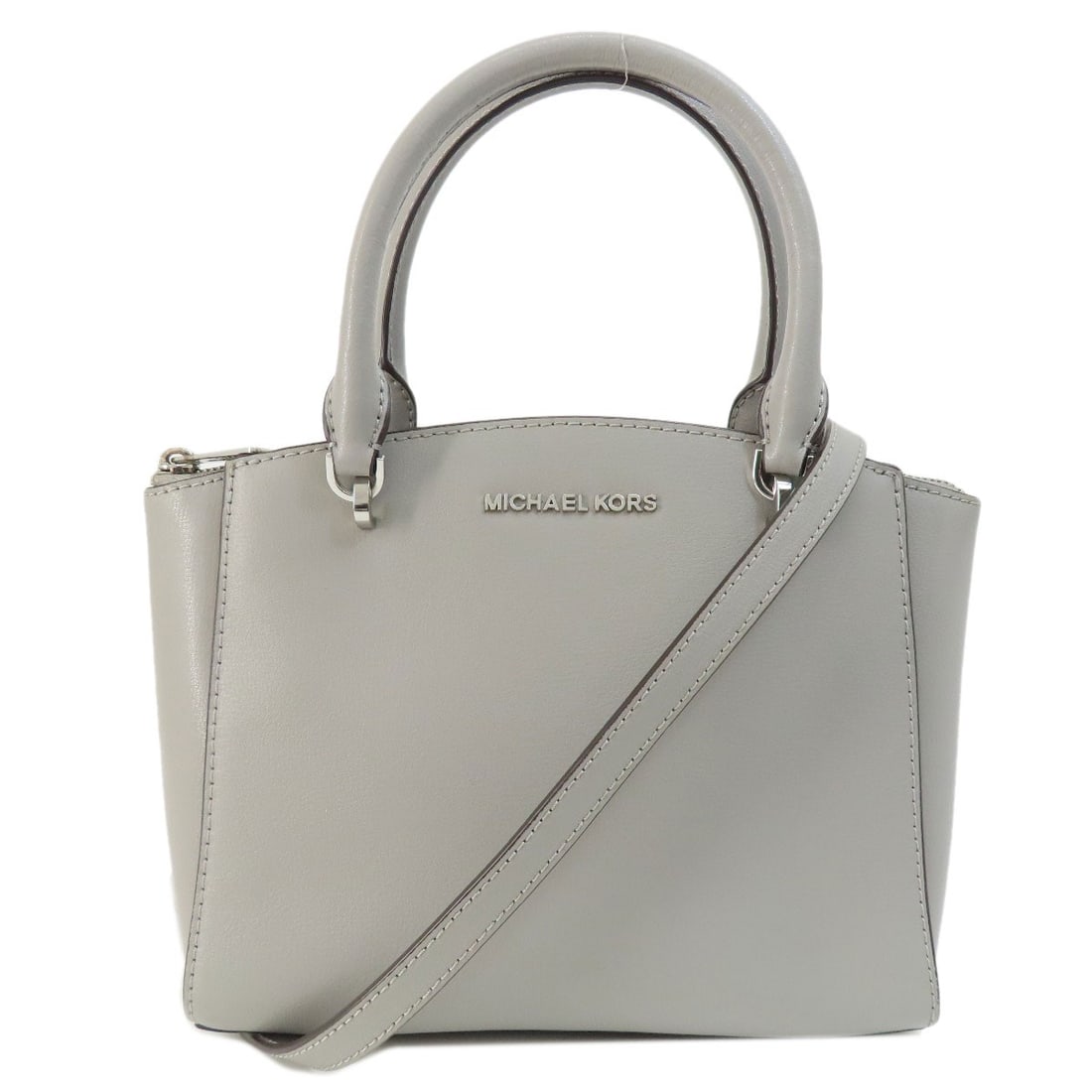 Hardware 2Way Handbag Logo Michael Kors Pvc: Hardware 2Way Handbag Logo Michael Kors Pvc The Michael Kors Hardware 2Way Handbag features a striking PVC exterior in gray. Notable for its distinctive hardware details and sleek design, this handbag