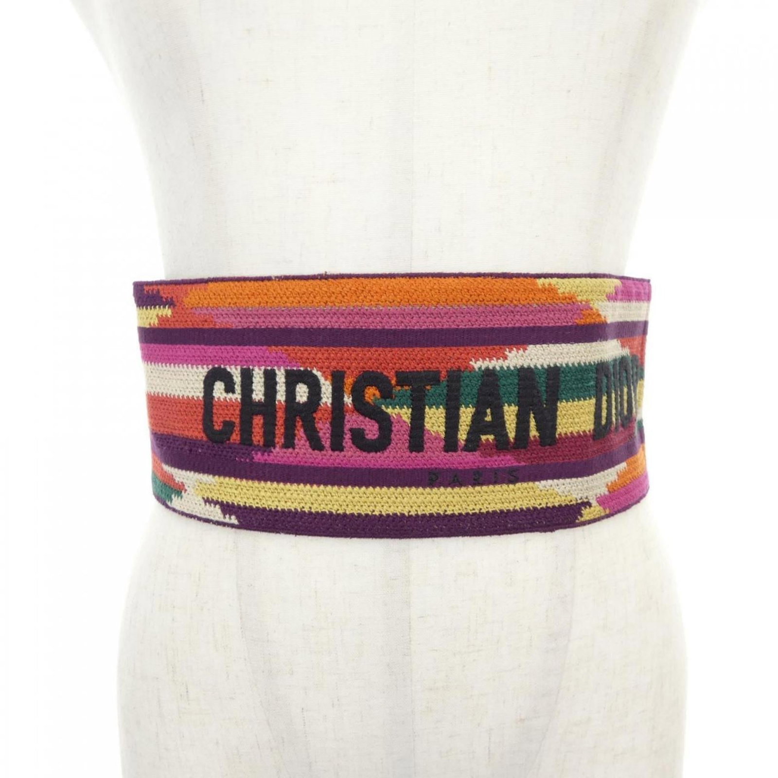 Christian Dior Standard Belt: Christian Dior Standard Belt The Christian Dior standard belt boasts classic elegance with its timeless design and understated color palette. Available in four versatile hues - beige, pink, purple, an