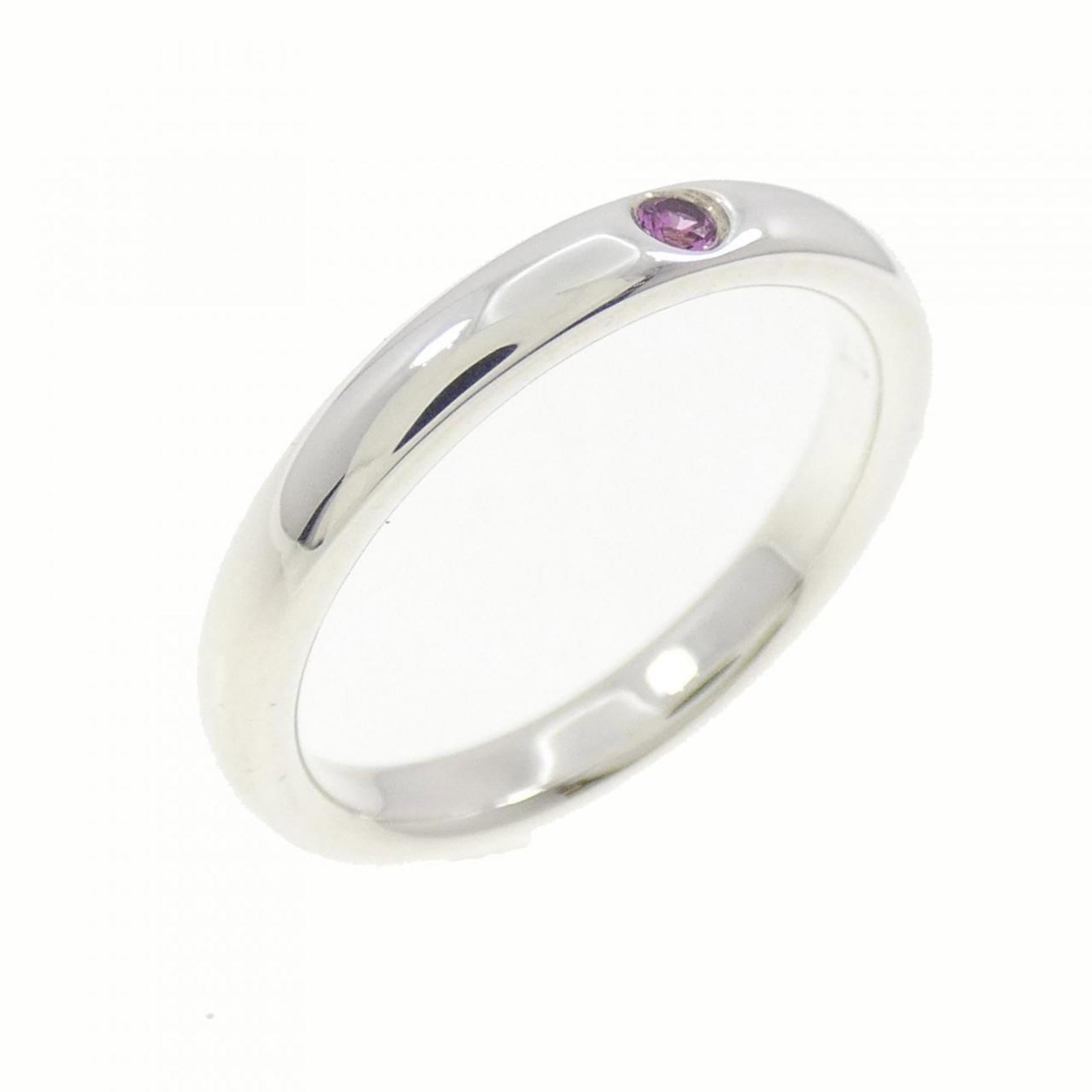 Tiffany Band Ring Silver 925: Tiffany Band Ring Silver 925 Silver 925 Tiffany band ring with a beautiful sapphire stone, bearing a signature. The ring has some scratches and dirt, but remains in very good condition. A few traces