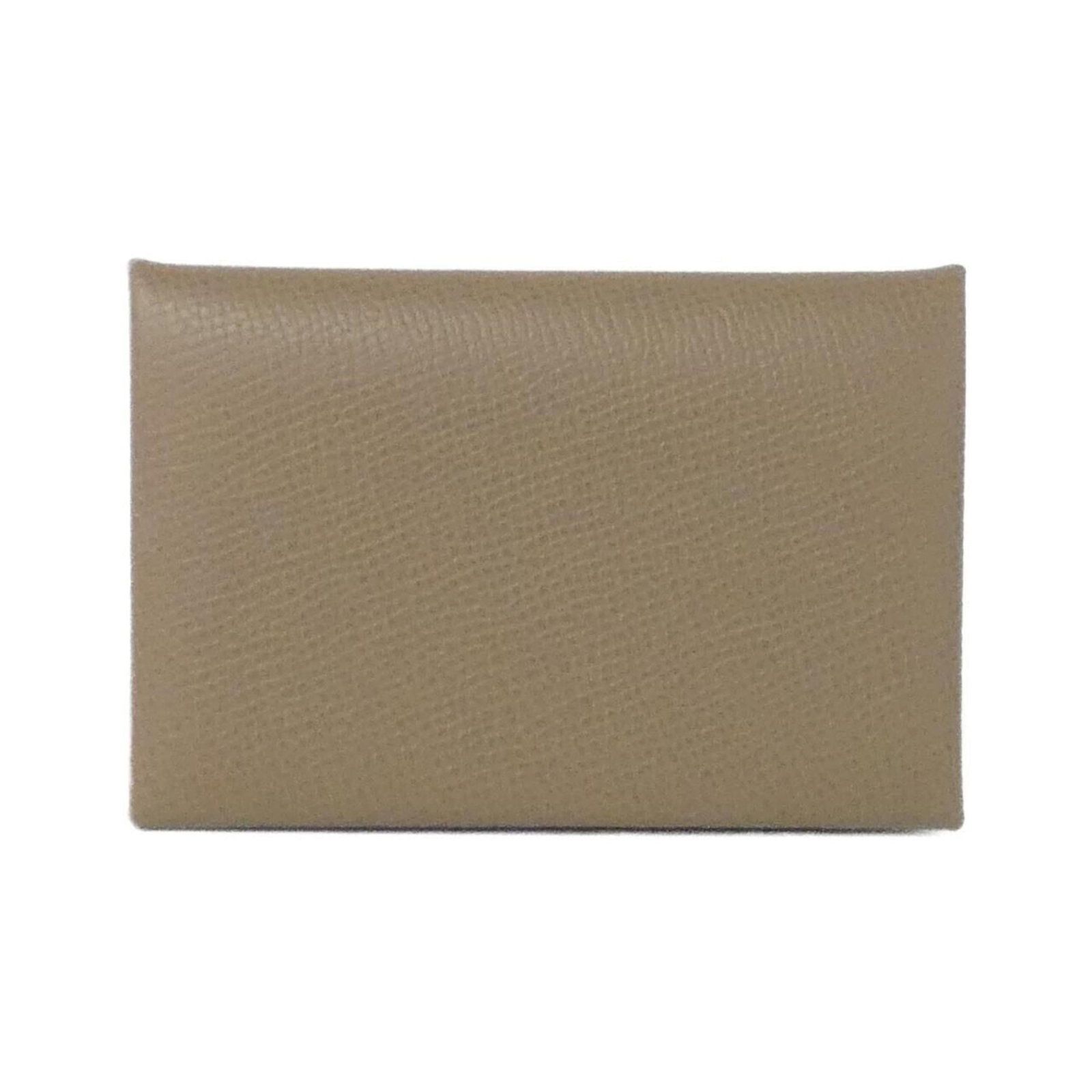 Hermes Card Case Epsom Leather: Hermes Card Case Epsom Leather Epsom Leather card case from Hermes features a subtle Etoupe Gray color. The condition shows some scratches and dirt, but overall remains in very good state with only a