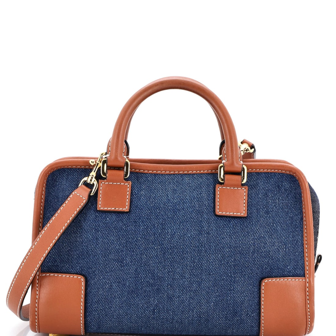 Loewe bag denim Amazona NM 28: Loewe bag denim Amazona NM 28 The Loewe Amazona NM 28 bag features a unique blend of denim and leather materials in its exterior design. With a stylish blue and brown color scheme, this shoulder bag b