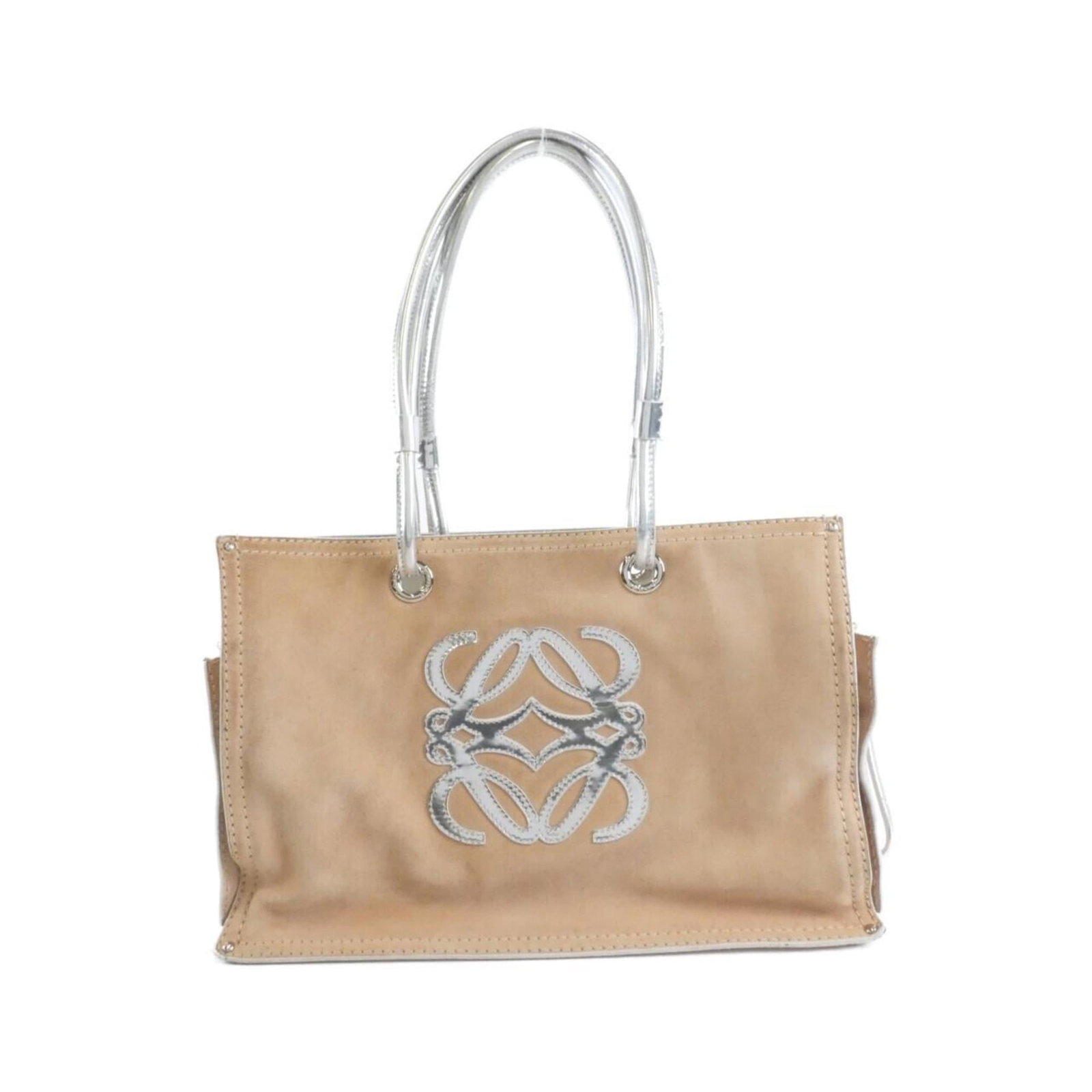 Loewe Handbag Suede: Loewe Handbag Suede Suede perfection in beige. This pre-owned Loewe handbag boasts rich suede material and sleek silver hardware, making for a timeless and sophisticated accessory. With its classic de