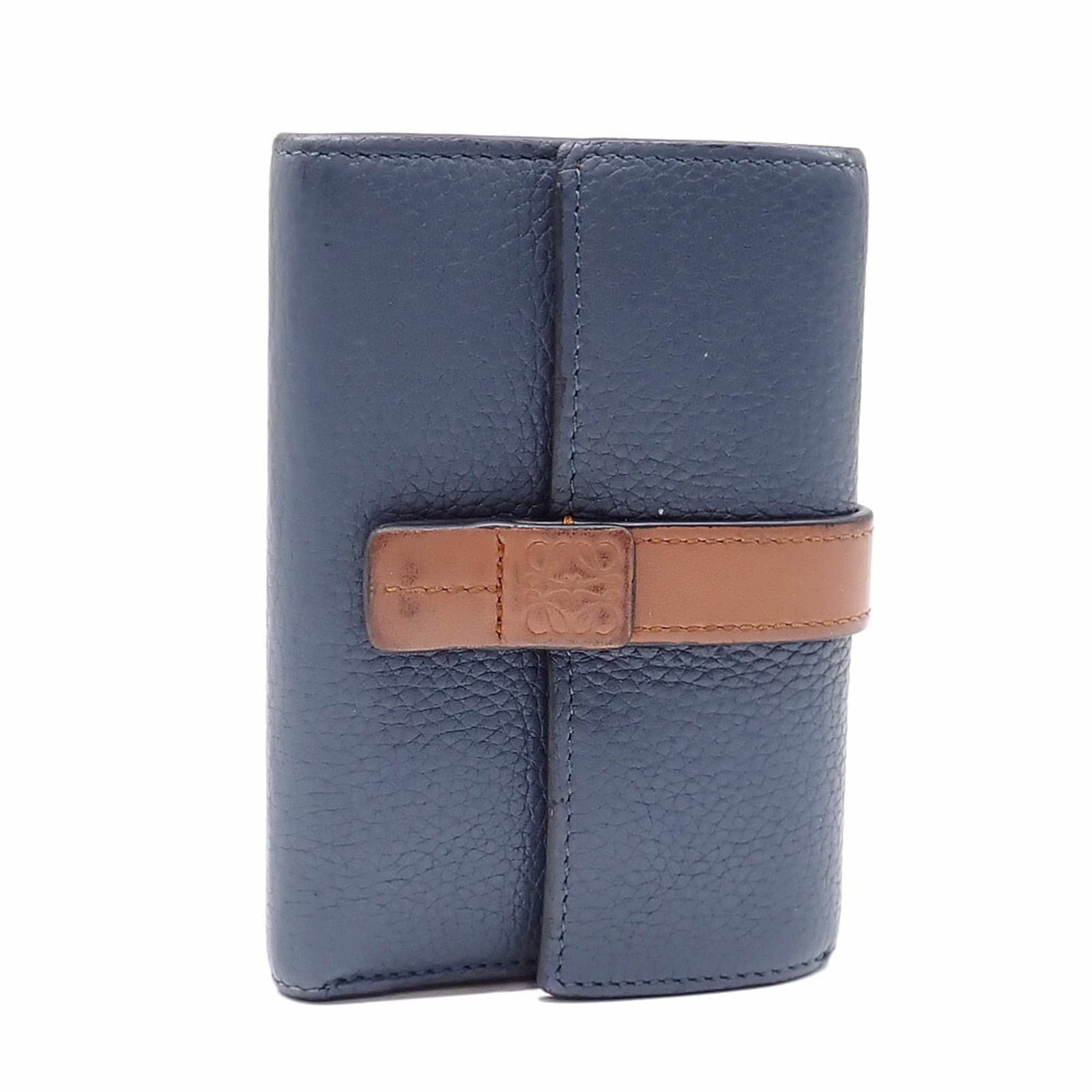 Loewe Wallet (Tri-Fold) Leather: Loewe Wallet (Tri-Fold) Leather Navy Loewe tri-fold leather wallet with classic design and timeless elegance. This pre-owned wallet features scratches and minor dirt, giving it a worn-in look, and mea