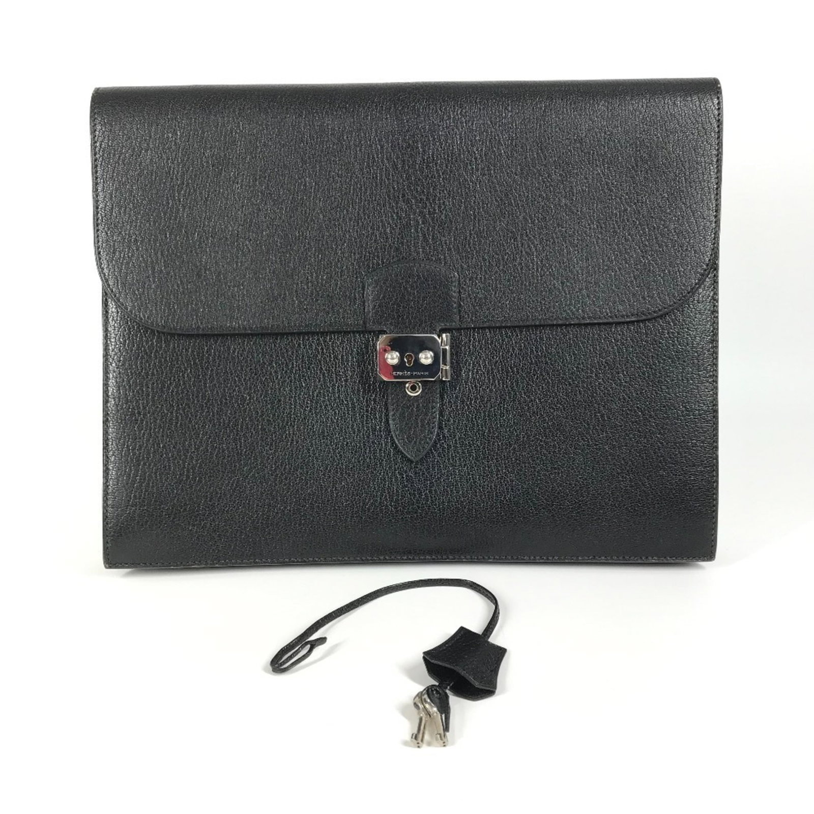 Hermes Clutch Bag Pouch Leather: Hermes Clutch Bag Pouch Leather This Herm?s clutch bag pouch leather is a unique and stylish accessory. Made from high-quality black leather, its classic design features a size of 27cm x 34.5cm x 8cm,