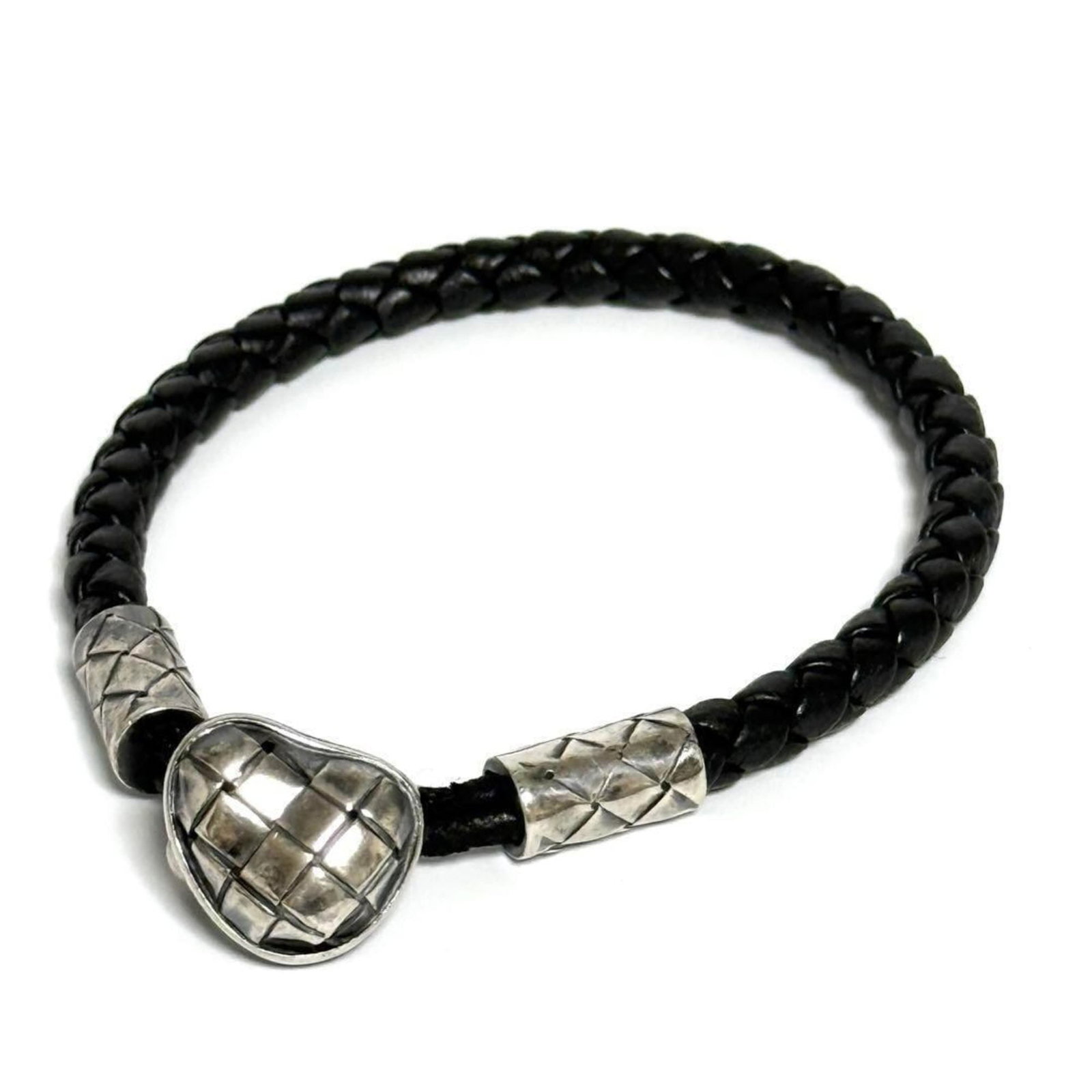 Bottega Veneta Charm Bracelet Leather Silver 925: Bottega Veneta Charm Bracelet Leather Silver 925 Bottega Veneta's iconic charm bracelet features supple leather and elegant silver accents, crafted from 925 sterling silver. The 17.5cm length offers a