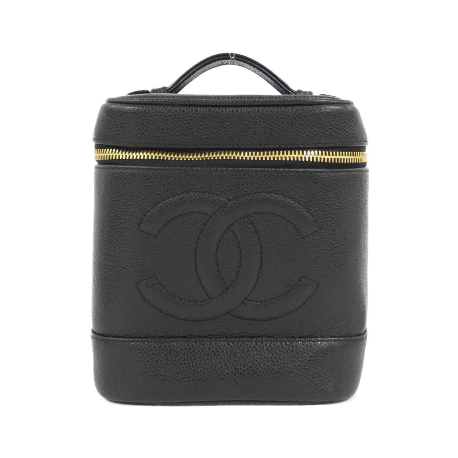 Chanel Handbag Grained Calfskin: Chanel Handbag Grained Calfskin This Chanel handbag features a classic design with a rich, grained calfskin material in black. The bag's dimensions are 17cm x 15cm x 13cm, making it a compact and