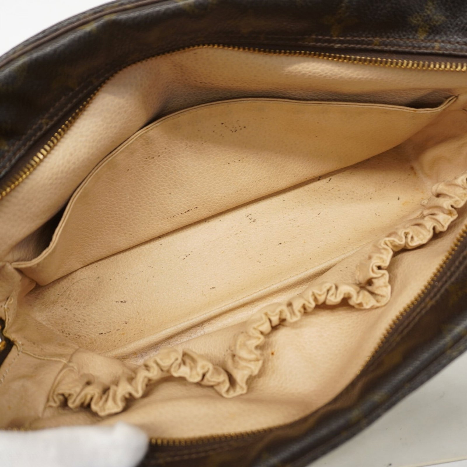 Louis Vuitton Pouch - 4