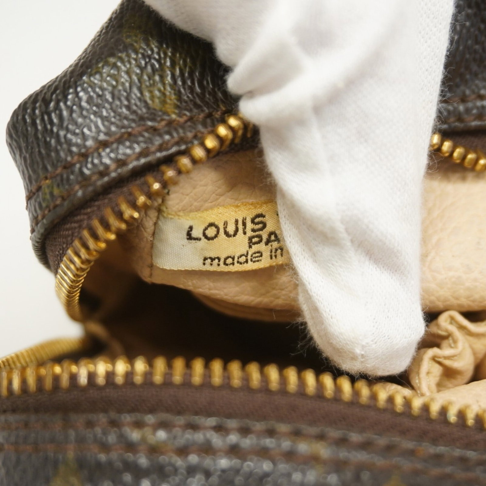 Louis Vuitton Pouch - 5