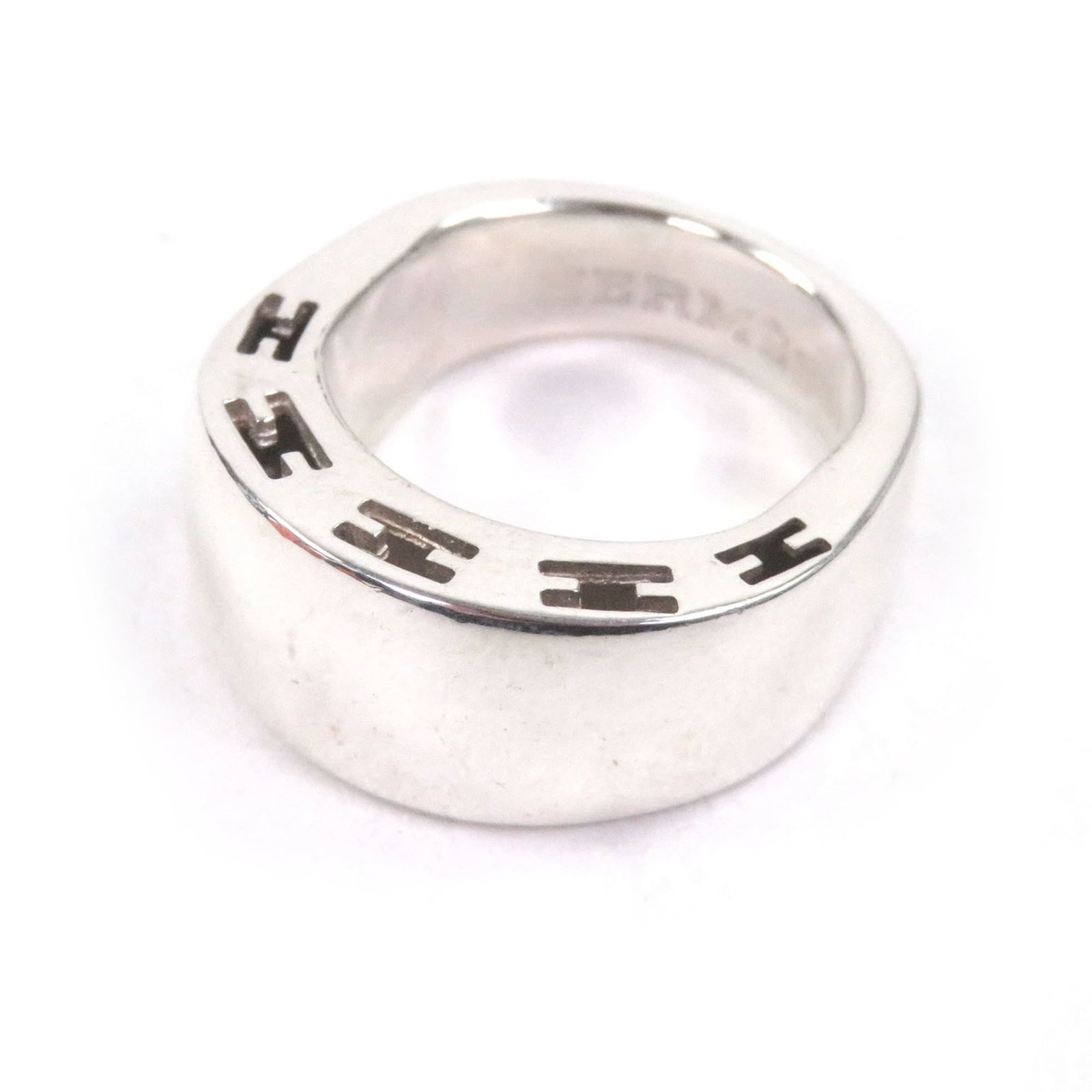 Hermes Band Ring Silver 925: Hermes Band Ring Silver 925 Silver 925 band ring from Hermes features a sleek design with a width of 8mm and a weight of 5.4g. This used item has some scratches and dirt, but remains in very good cond