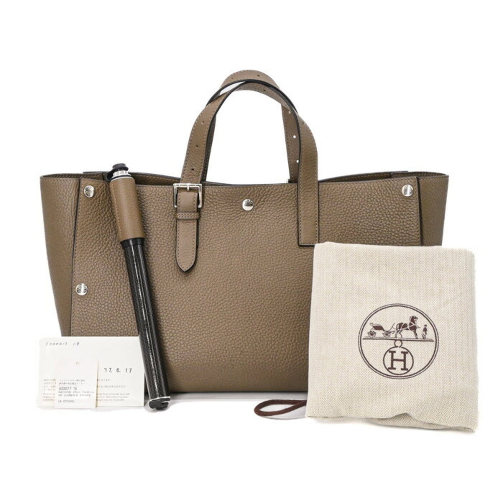 Hermes Handbag Taurillon Clemence Leather: Hermes Handbag Taurillon Clemence Leather Taurillon Clemence Leather handbag from Hermes features Etoupe Gray color and measures 22cm x 38cm x 12cm. This opened, never used bag showcases the iconic Ta