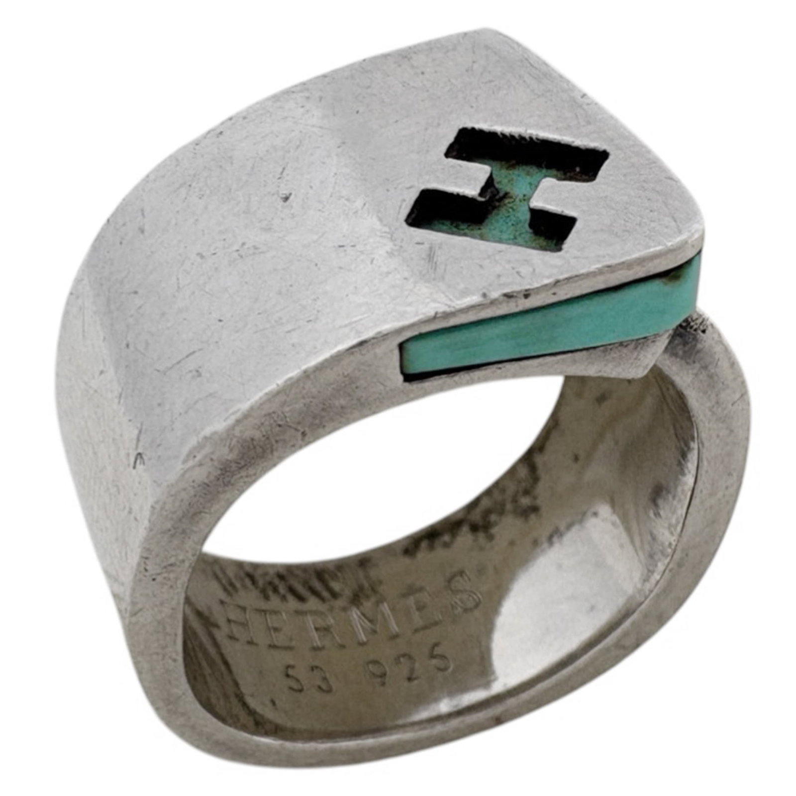 Hermes Band Ring Silver 925: Hermes Band Ring Silver 925 Silver 925 band ring from Hermes features a sleek design. The piece has been used and shows traces of wear, with some minor damages and dirt present. It remains in acceptab