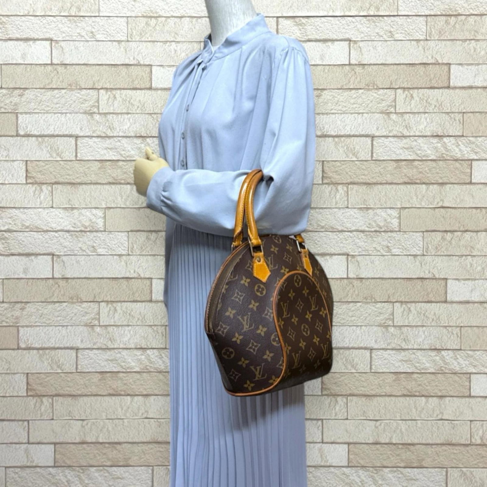Louis Vuitton Handbag Monogram - 2