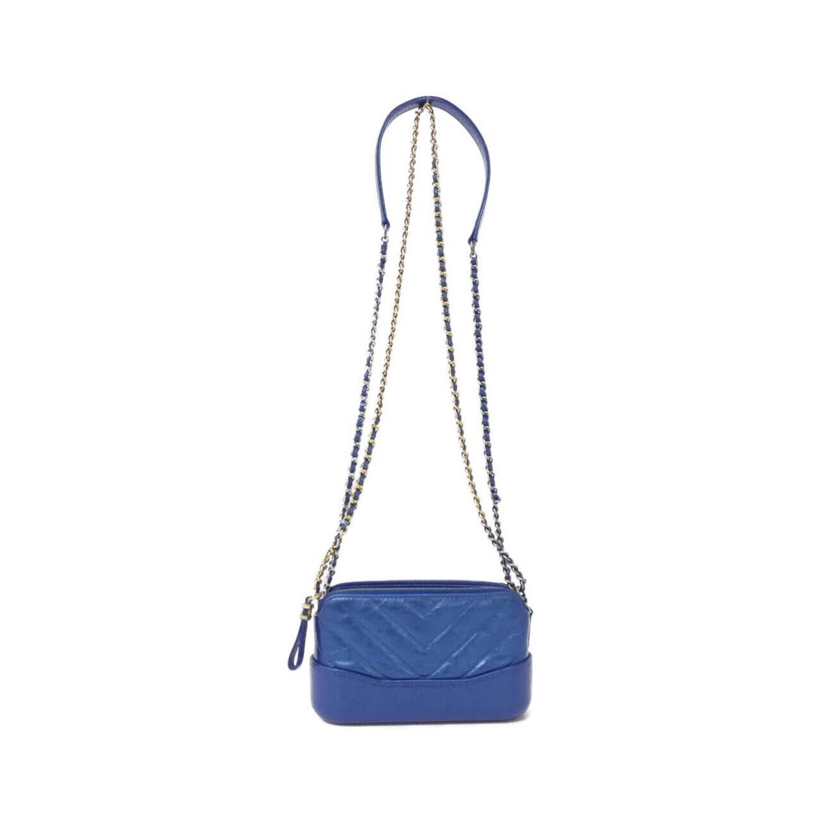 Chanel Shoulder Bag Leather: Chanel Shoulder Bag Leather This Chanel shoulder bag features high-quality leather made from calfskin, with a classic blue color and gold/silver hardware. The bag's dimensions are 10cm x 19cm x 4cm, m