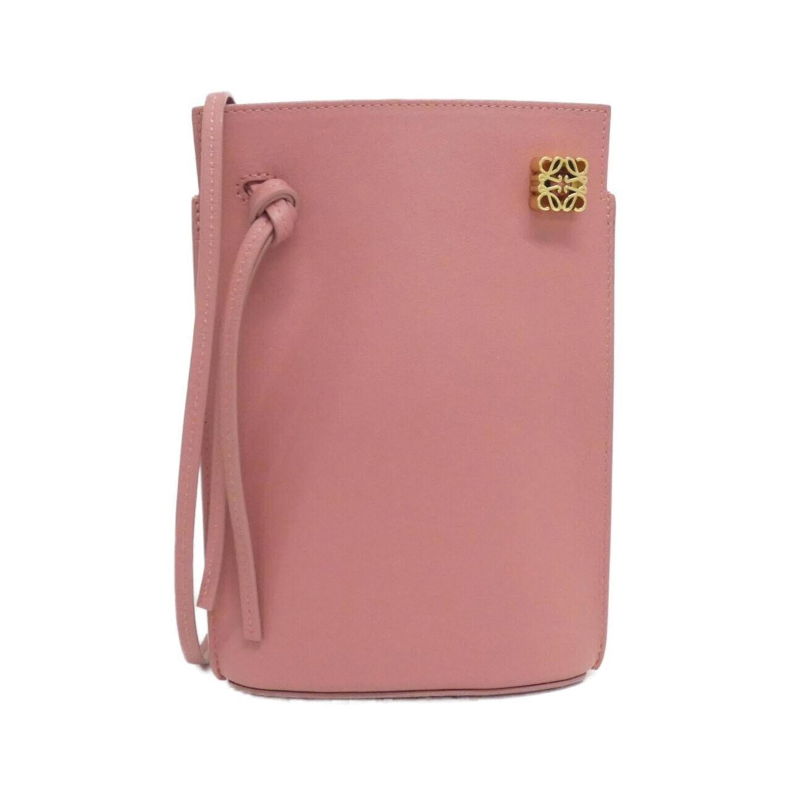 Loewe Shoulder Bag Leather: Loewe Shoulder Bag Leather This pre-owned Loewe shoulder bag features high-quality calfskin leather and gold hardware, showcasing a classic design with subtle signs of wear. The bag's dimensions are 2
