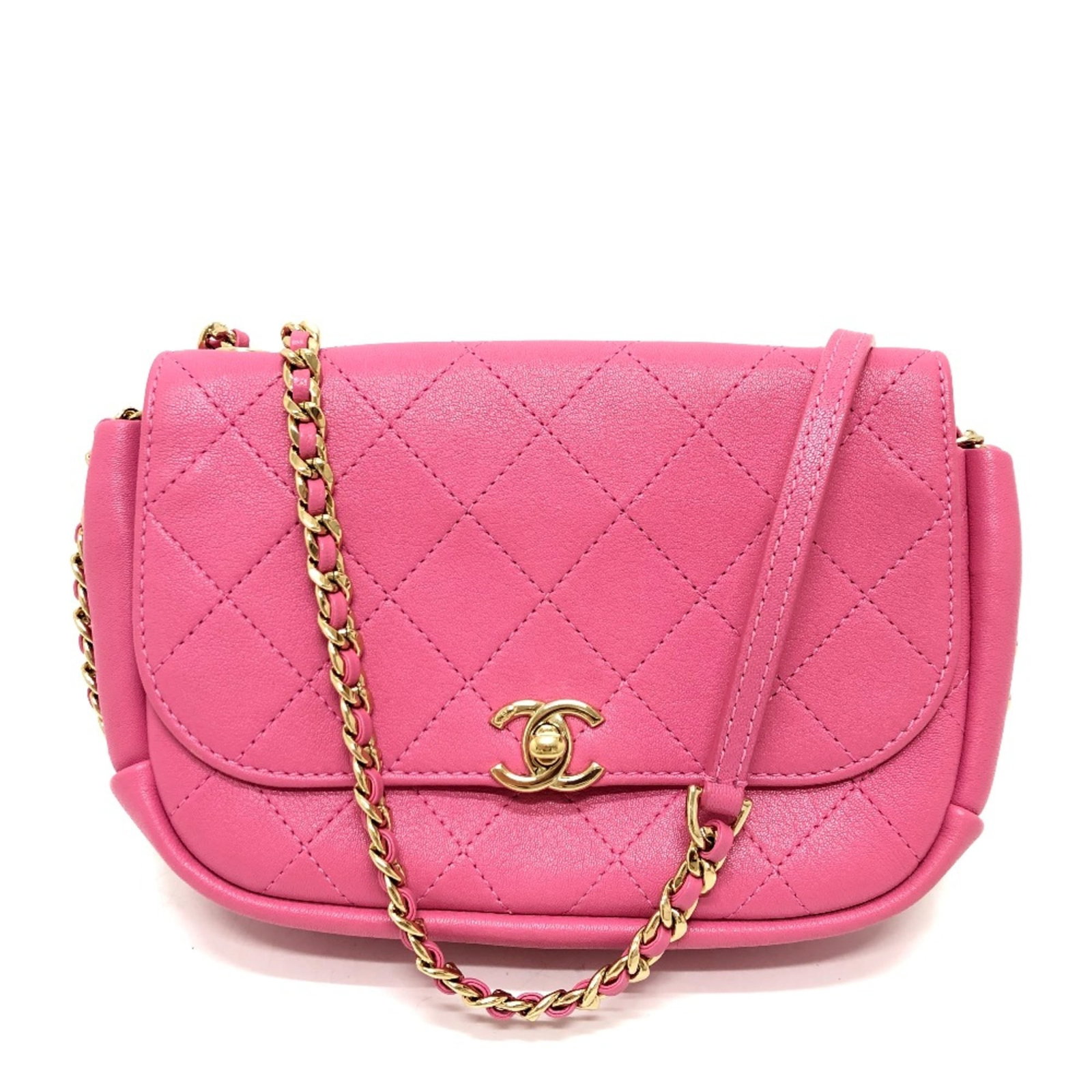 Chanel Shoulder Bag Leather: Chanel Shoulder Bag Leather Pink leather Chanel shoulder bag with a few traces of usage visible. The bag has some scratches and dirt, but overall remains in very good condition. Its size and design ma