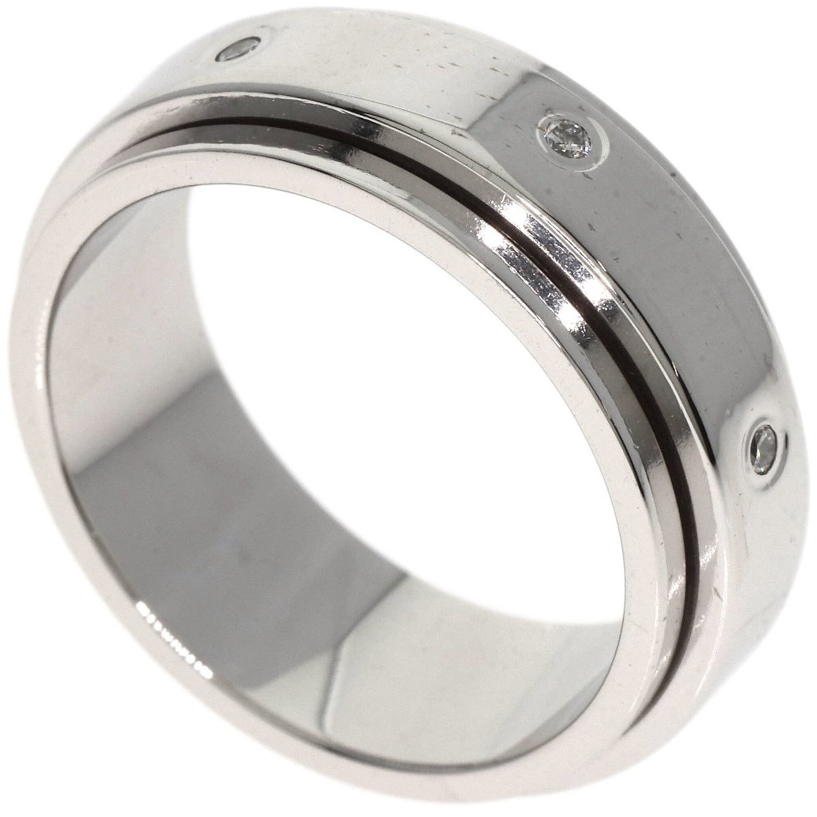 Piaget Band Ring White Gold (18K): Piaget Band Ring White Gold (18K) Piaget's iconic band ring boasts elegance with its white gold (18K) construction and diamond stone. A few traces of usage are visible, including minor scratches and d