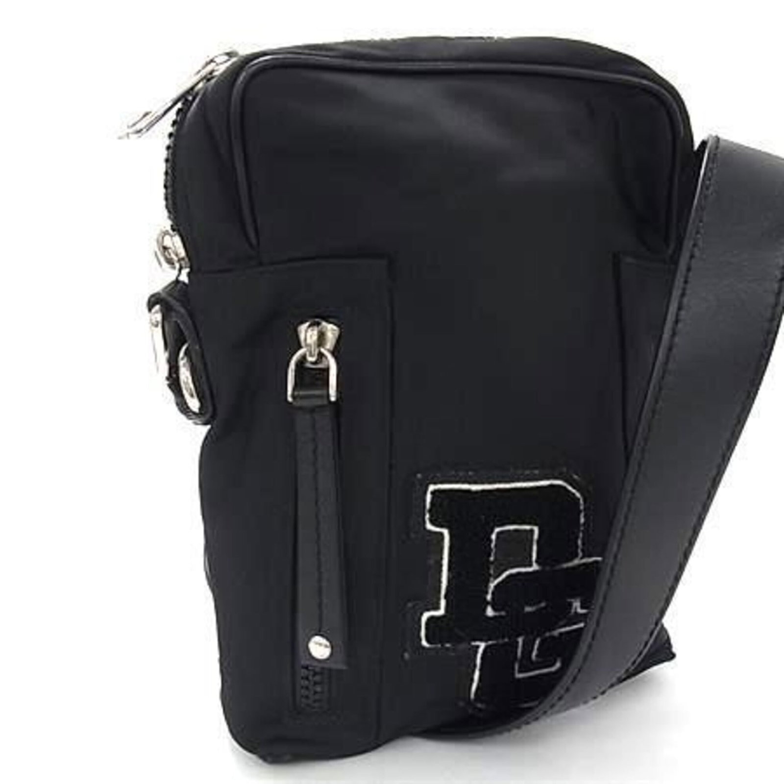 Dolce & Gabbana Pochette Shoulder Bag Nylon: Dolce & Gabbana Pochette Shoulder Bag Nylon The Dolce & Gabbana Pochette Shoulder Bag Nylon is a stylish and versatile accessory, featuring a sleek black nylon material with subtle signs of wear. Meas