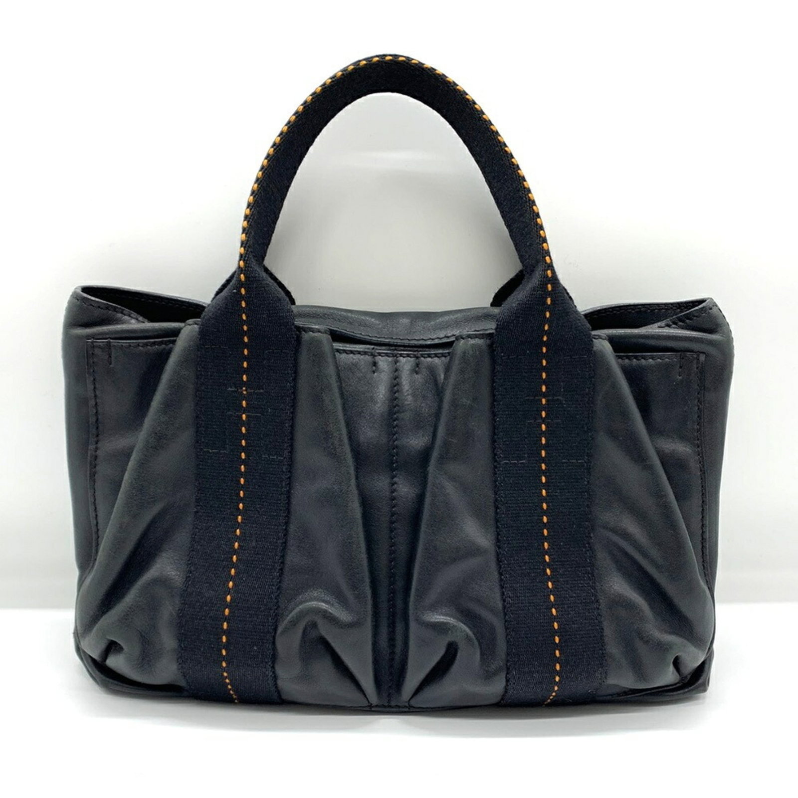 Hermes Shoulder Bag Leather: Hermes Shoulder Bag Leather This black leather shoulder bag from Hermes features a classic design with a timeless silhouette. With its 18cm x 30cm x 6cm dimensions and worn-in look, this bag showcases