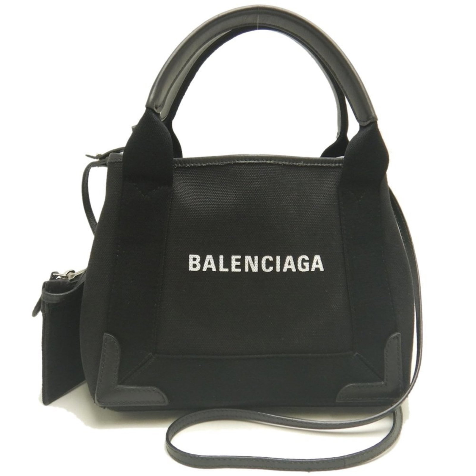 Balenciaga Tote Bag Canvas Leather: Balenciaga Tote Bag Canvas Leather Canvas and leather combine in this Balenciaga tote bag, offering a unique blend of textures. The black color provides a sleek appearance, while the used condition sh