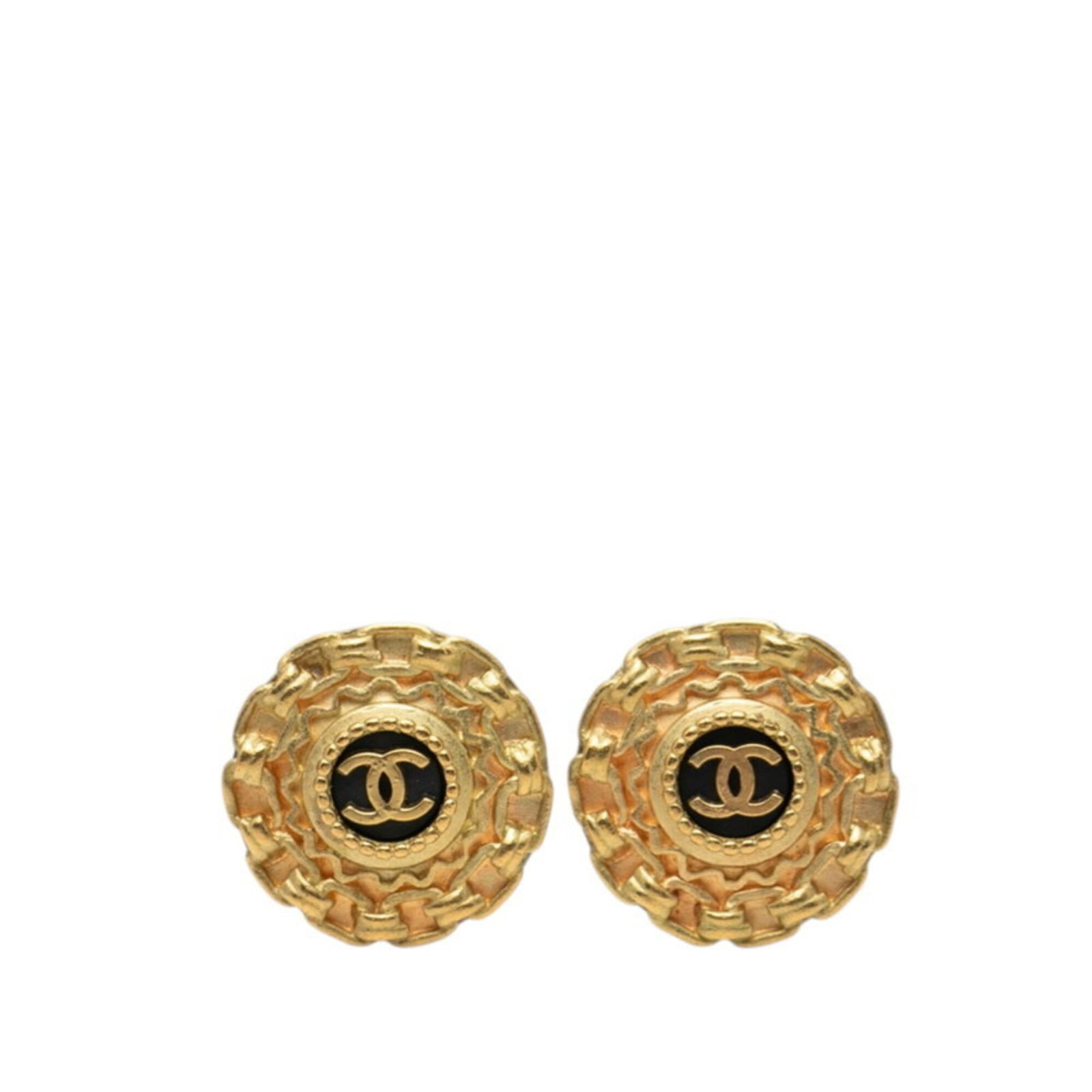 Chanel Clip Earrings: Chanel Clip Earrings Black and gold Chanel clip earrings with a classic design. Traces of usage are visible, including scratches and dirt, but they remain in good condition overall. Measuring 23.20mm 