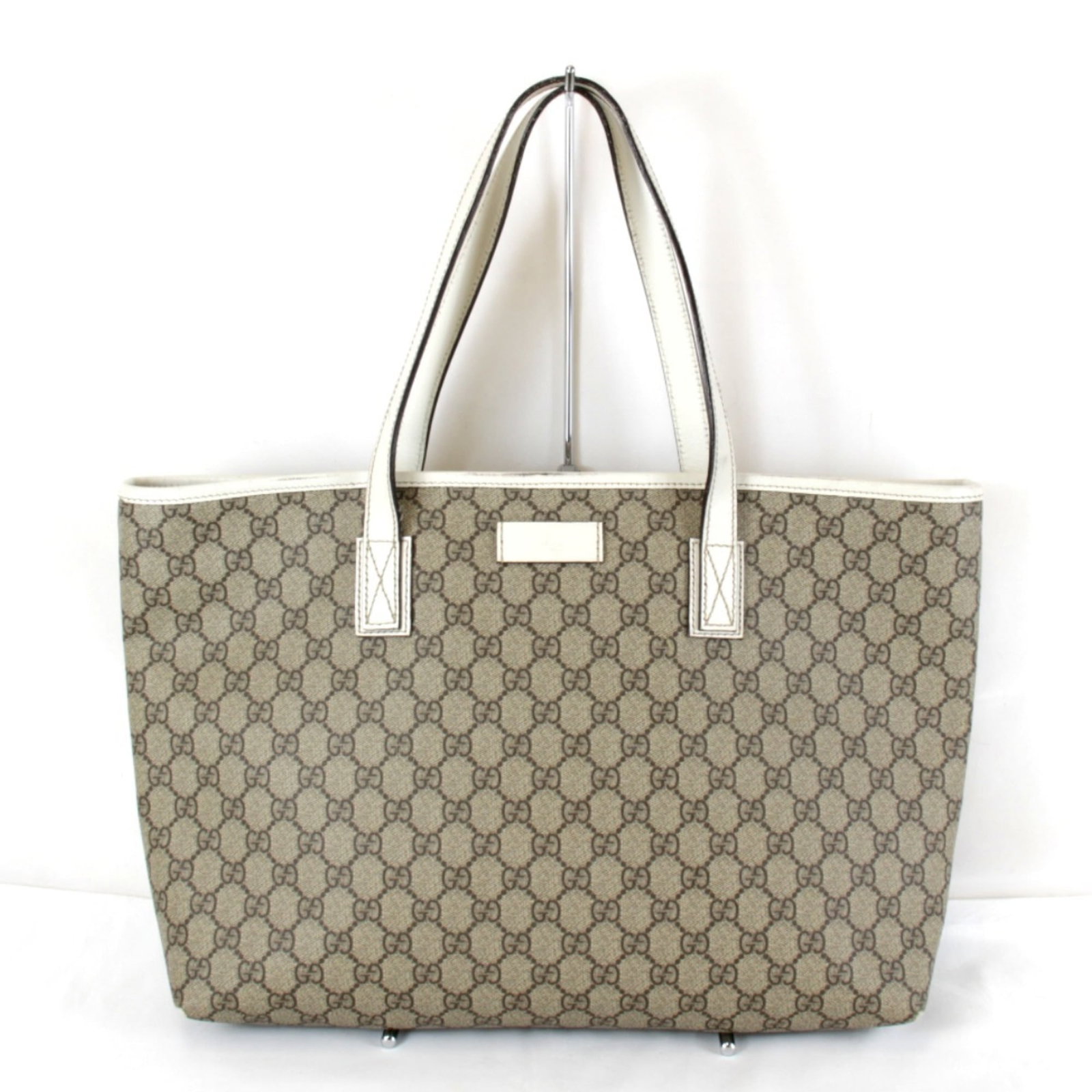 Gucci Tote Bag Gg Supreme: Gucci Tote Bag Gg Supreme Gucci Tote Bag in Brown Gg Supreme features a classic design with a zipper closure and sturdy handle. Measuring 27cm x 37cm x 10cm, this tote bag has been used and shows sign