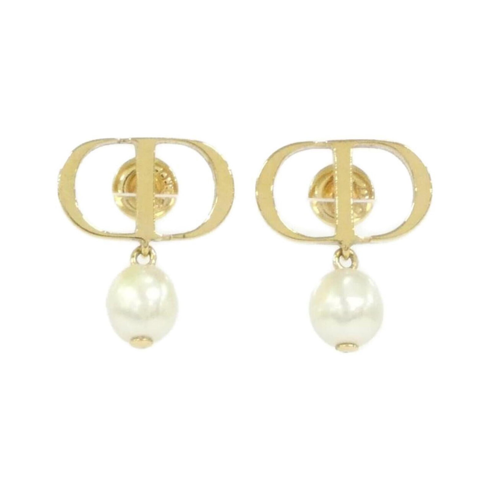 Christian Dior Drop Earrings: Christian Dior Drop Earrings Christian Dior Drop Earrings in White. Made with a few traces of usage, these earrings showcase some scratches and dirt, yet remain in very good condition. Measuring