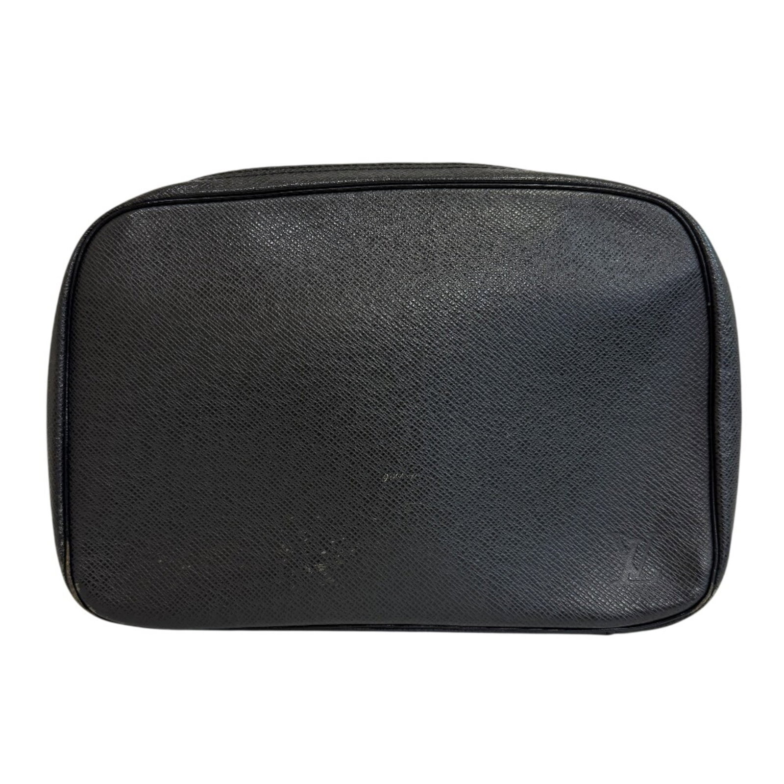Louis Vuitton Clutch Bag Leather: Louis Vuitton Clutch Bag Leather Black Louis Vuitton Clutch Bag Leather in good condition, bearing traces of usage and minor damages. The bag measures 19.5cm x 18.5cm and features high-quality