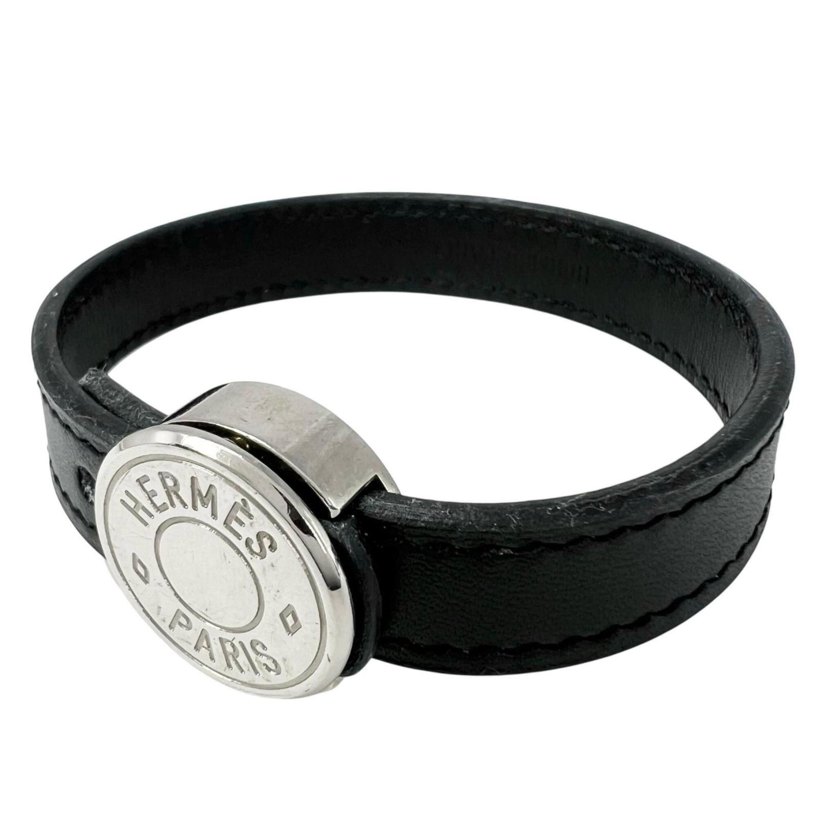 Hermes Charm Bracelet Leather: Hermes Charm Bracelet Leather The Hermes Charm Bracelet Leather features a sleek black leather strap with silver accents and a subtle white tone, creating a sophisticated and modern look. With its 21c
