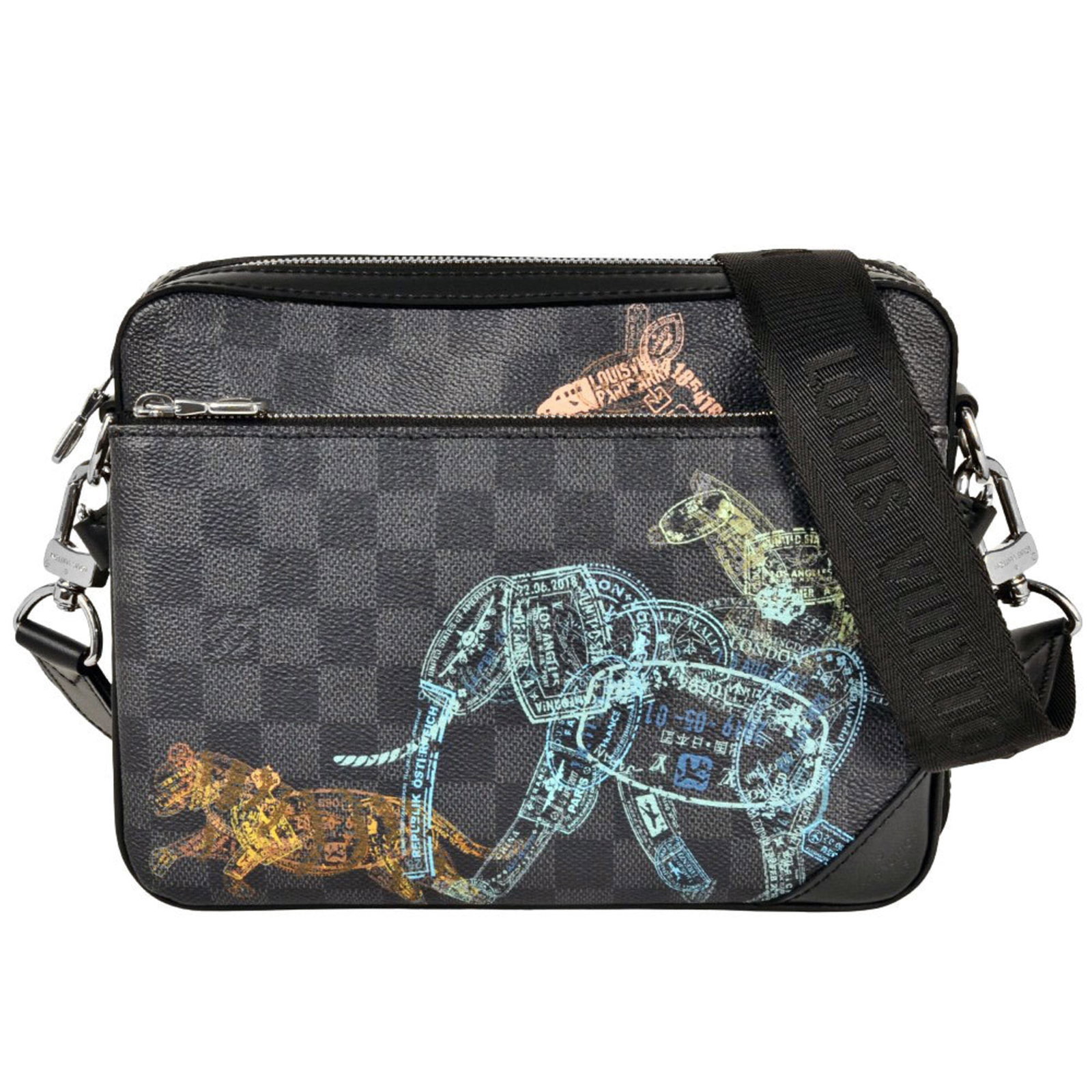 Louis Vuitton Shoulder Bag Damier Graphite: Louis Vuitton Shoulder Bag Damier Graphite The Louis Vuitton Shoulder Bag Damier Graphite boasts a timeless design with its iconic Damier Graphite pattern in black. Measuring 18cm x 25cm x 4.5cm, this