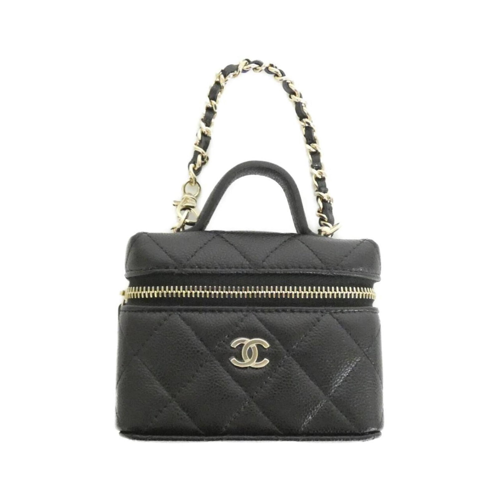 Chanel Keyring Leather: Chanel Keyring Leather This Chanel keyring features a sleek black grained calfskin design, showcasing the classic elegance of the iconic brand. With some minor signs of wear and scratches, this used i