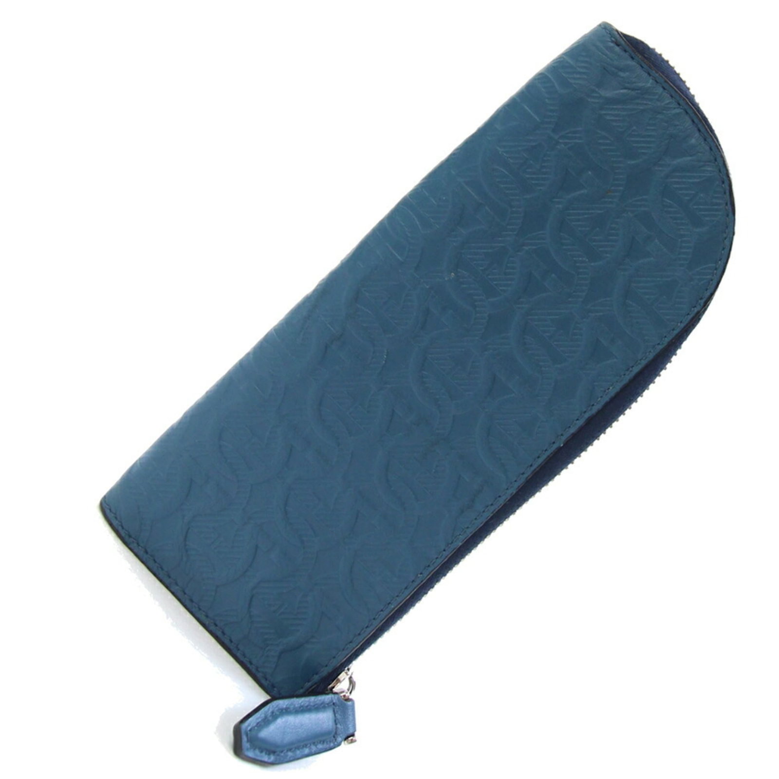 Salvatore Ferragamo Pen Case Leather: Salvatore Ferragamo Pen Case Leather This Salvatore Ferragamo pen case leather is made from high-quality blue leather with a few traces of usage visible. The condition shows some scratches and dirt, b