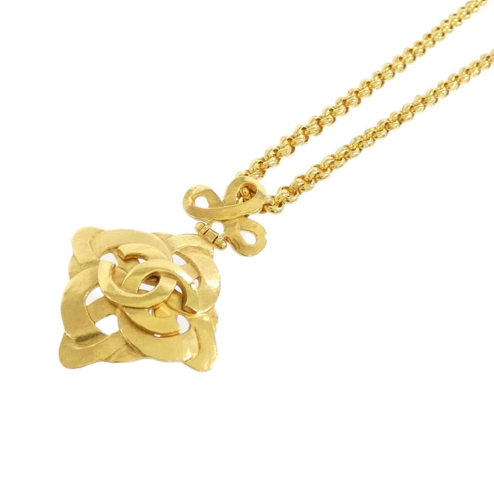 Chanel Necklace: Chanel Necklace Chanel Necklace in Gold. This used necklace features a gold pendant with dimensions of 7mm x 4.5mm and falls around a neck circumference of 65 cm / 25.59''. The condition is described 
