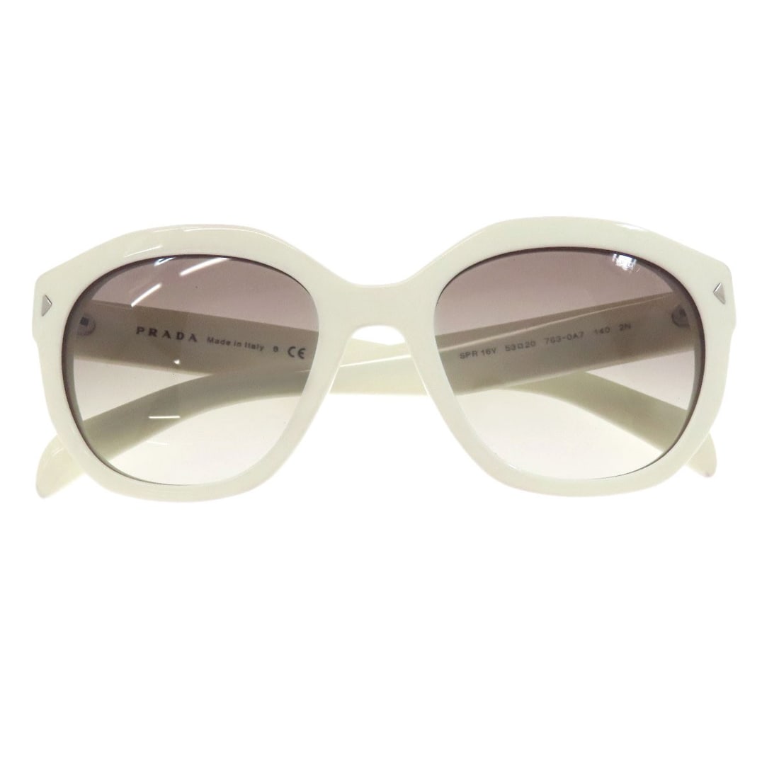 Logo Sunglasses Plastic Prada: Logo Sunglasses Plastic Prada White plastic Prada sunglasses with white frame and exterior. Featuring a classic design, these sunglasses showcase a predominantly white color scheme. Made of high-quali
