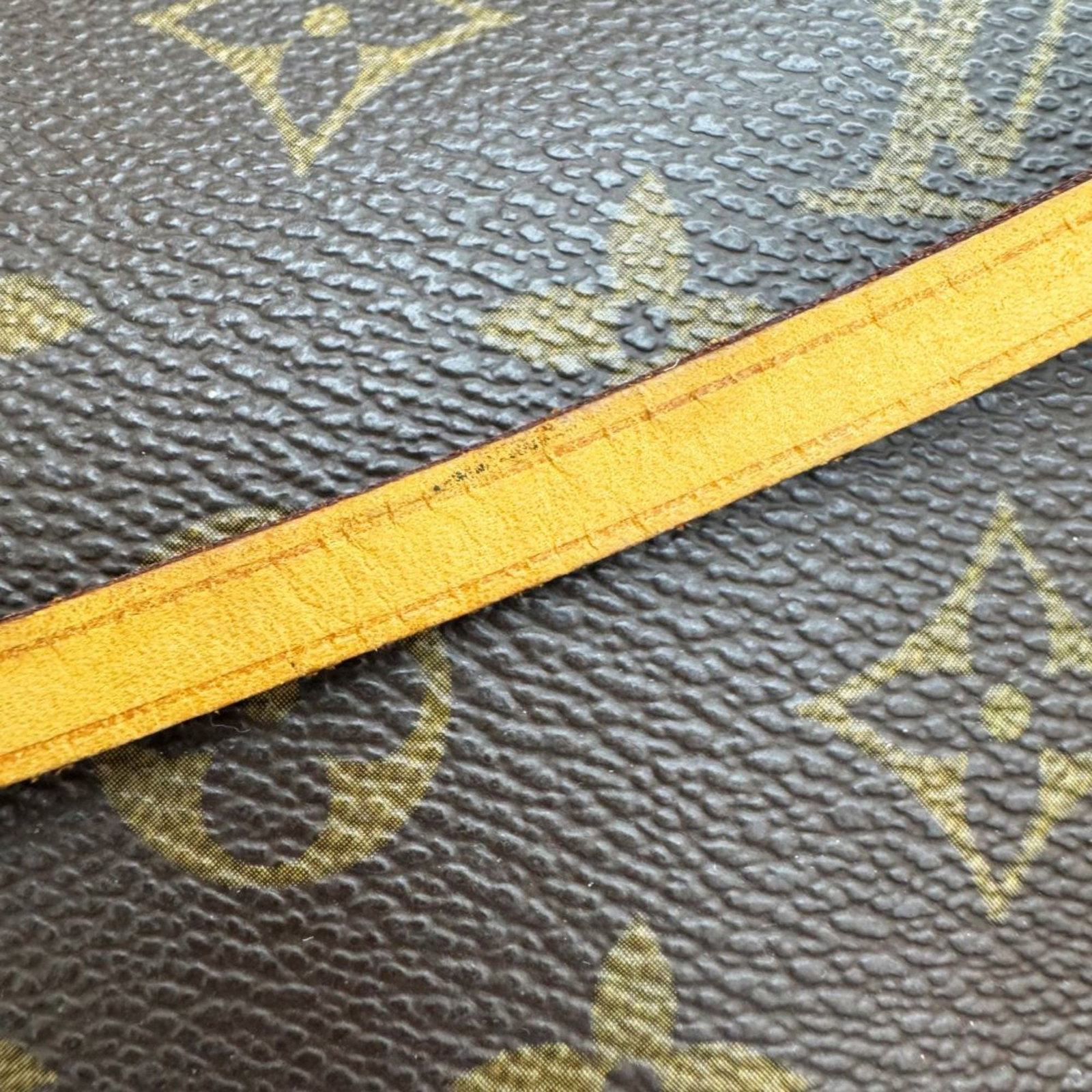 Louis Vuitton Pochette Pouch Monogram - 9