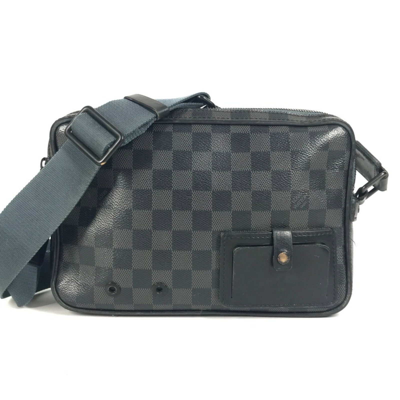 Louis Vuitton Messenger Bag Shoulder Bag Damier Graphite: Louis Vuitton Messenger Bag Shoulder Bag Damier Graphite Damier Graphite, a classic Louis Vuitton pattern, adds visual interest to this black messenger shoulder bag. With its durable Damier Graphite