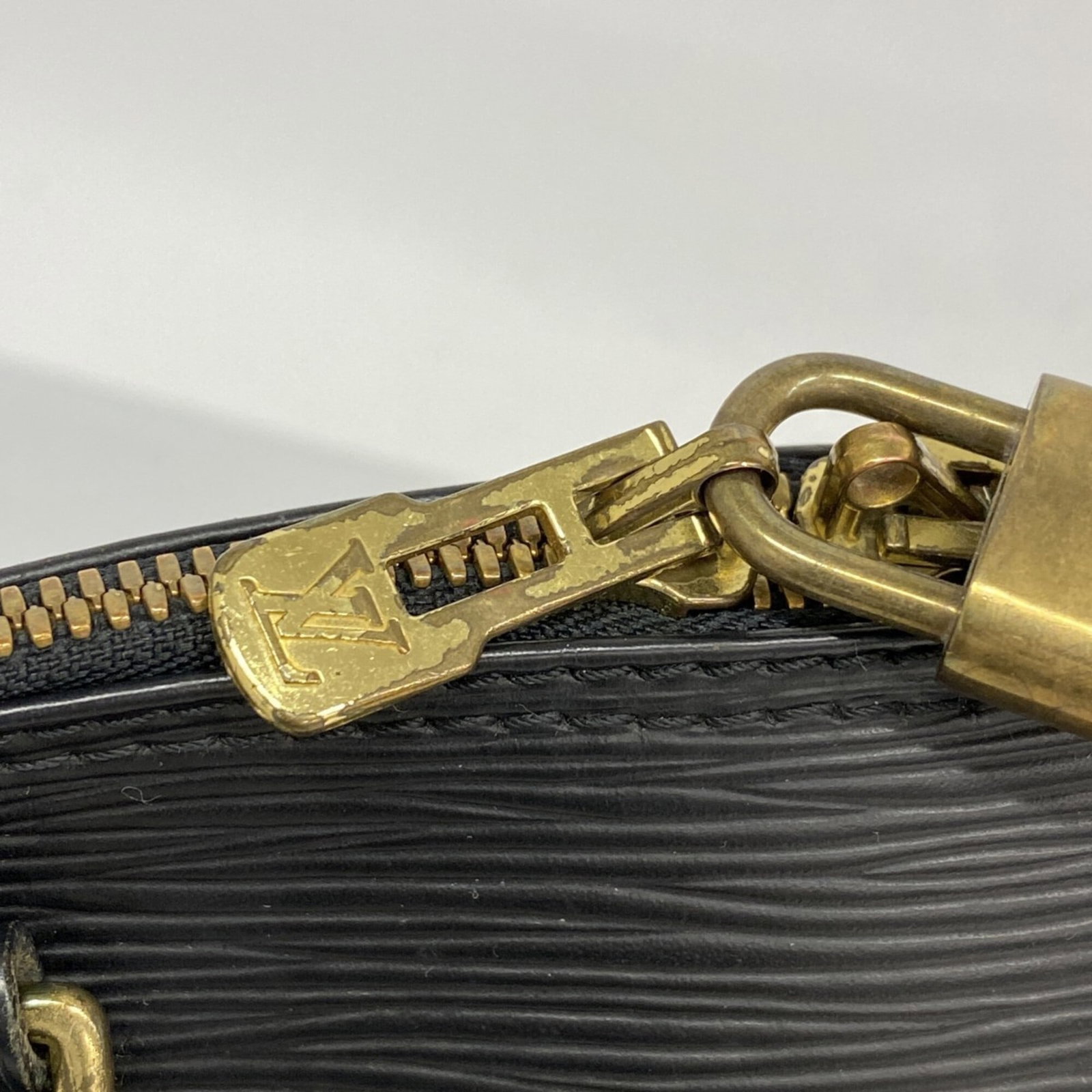 Louis Vuitton Handbag - 8